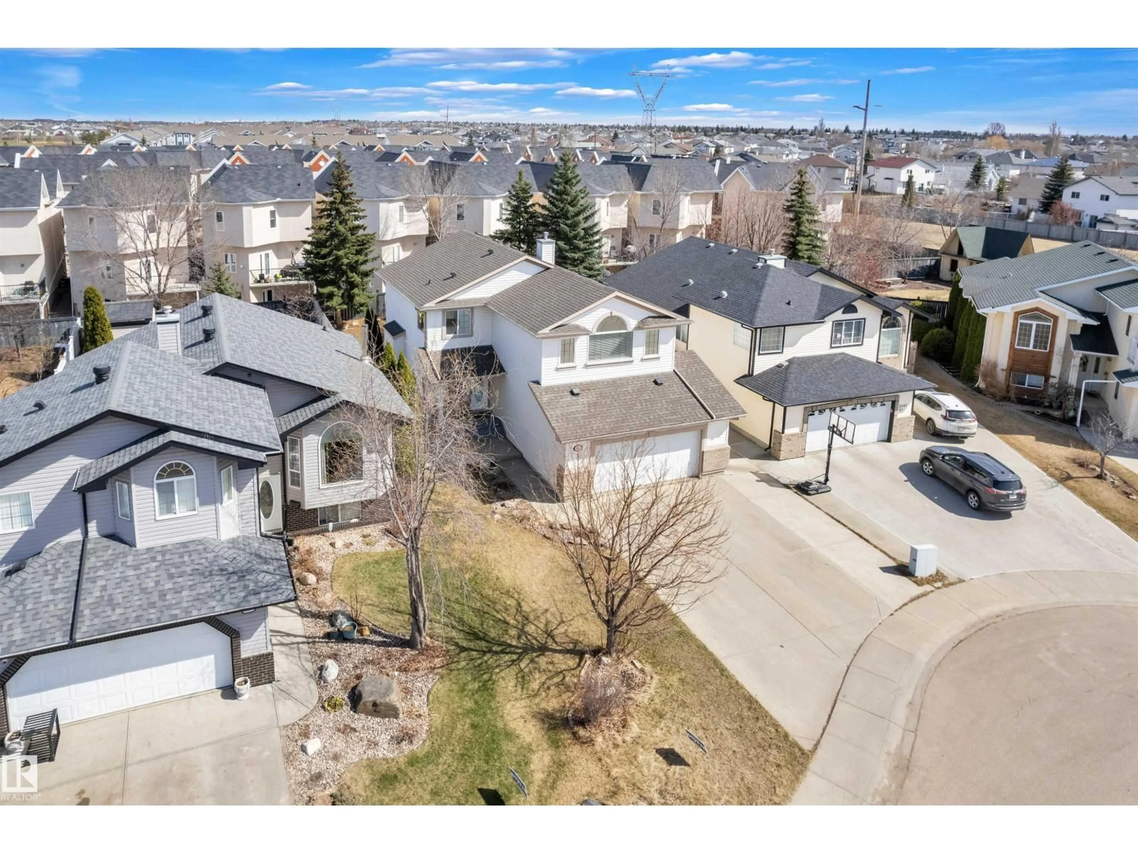 A pic from outside/outdoor area/front of a property/back of a property/a pic from drone, street for NW - 16347 87 ST, Edmonton Alberta T5Z3S2