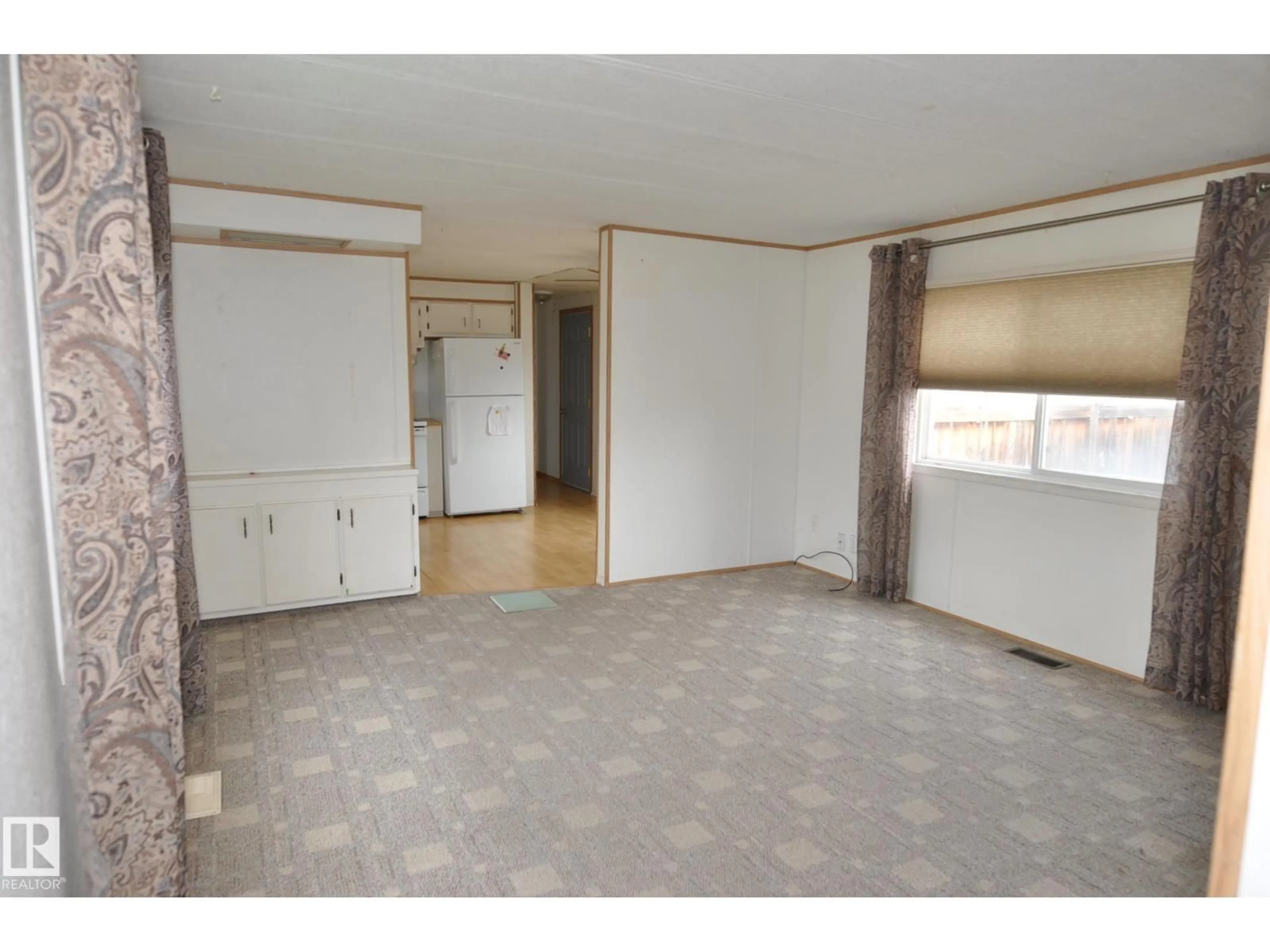 A pic of a room for 74 - 10410 101A ST, Morinville Alberta T8R1B1