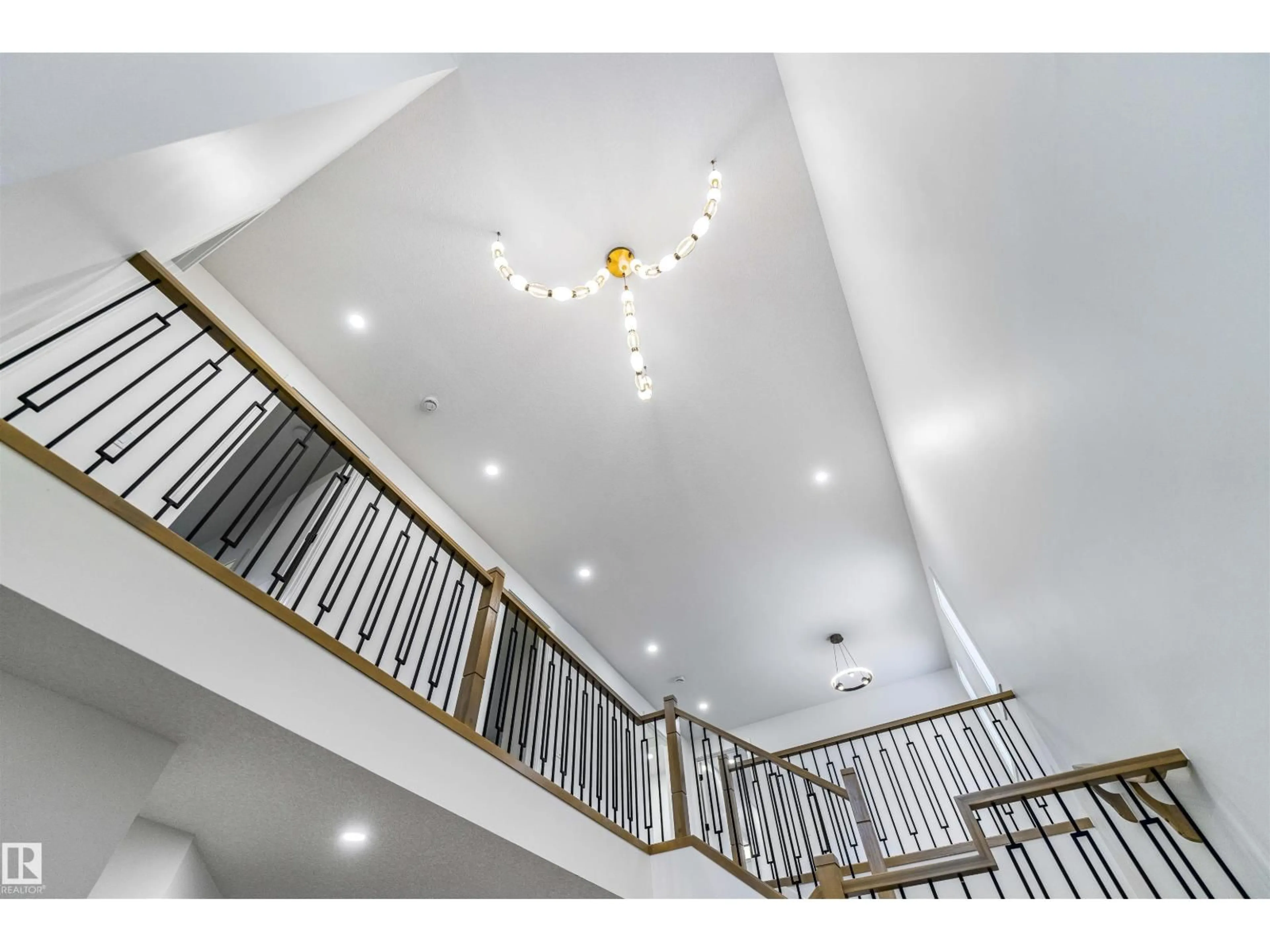Indoor foyer for NE - 247 166 AV, Edmonton Alberta T5Y4J2
