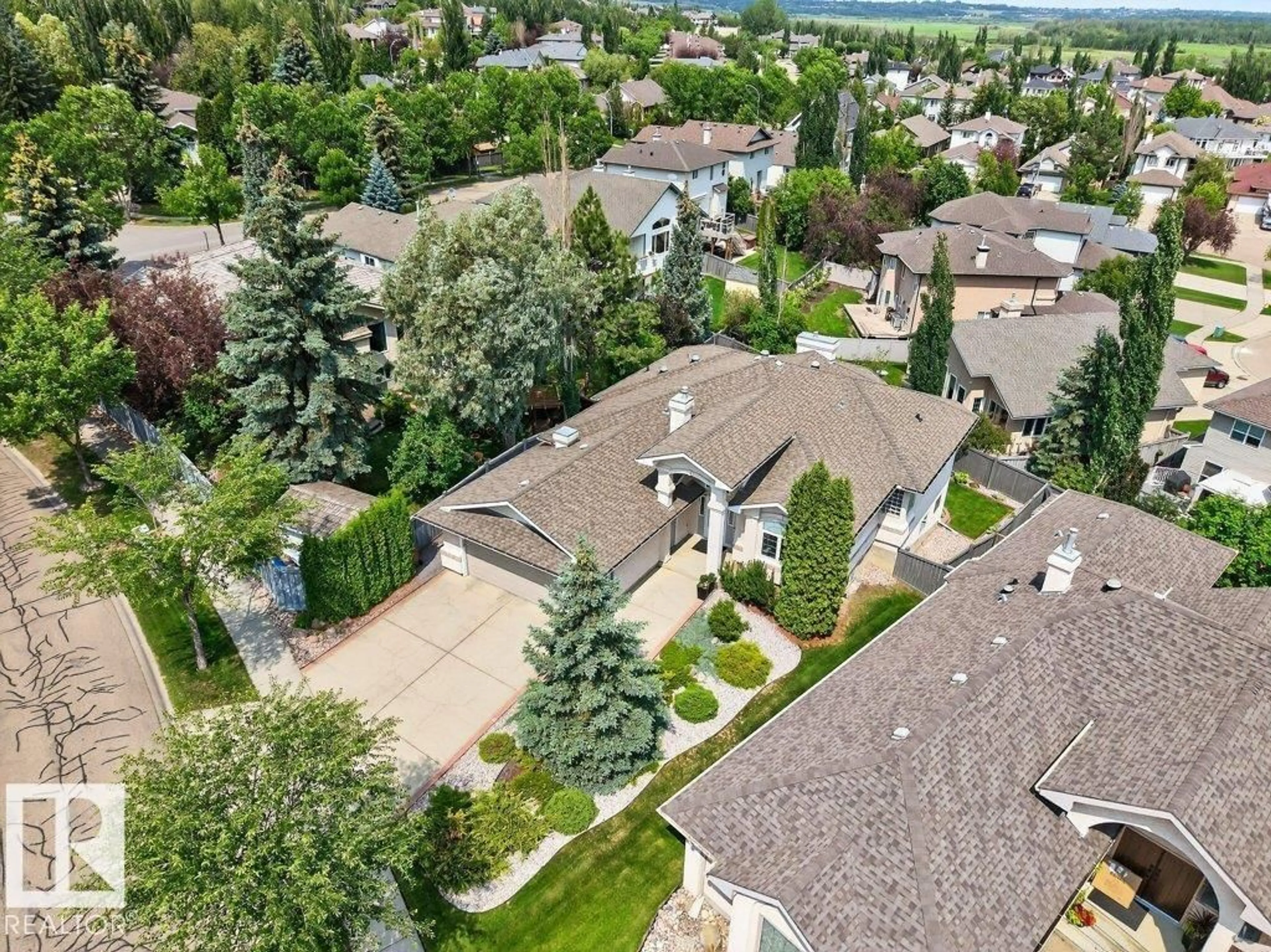 A pic from outside/outdoor area/front of a property/back of a property/a pic from drone, street for 4 OTTER CR, St. Albert Alberta T8N6E7