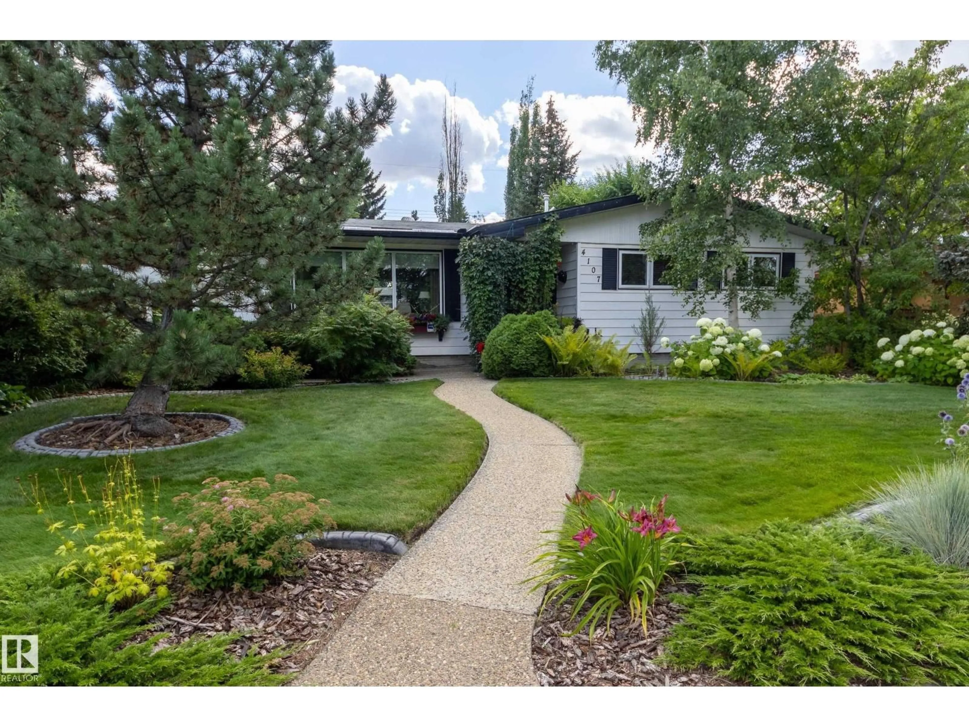 Unknown for NW - 4107 106B AV, Edmonton Alberta T6A1K7