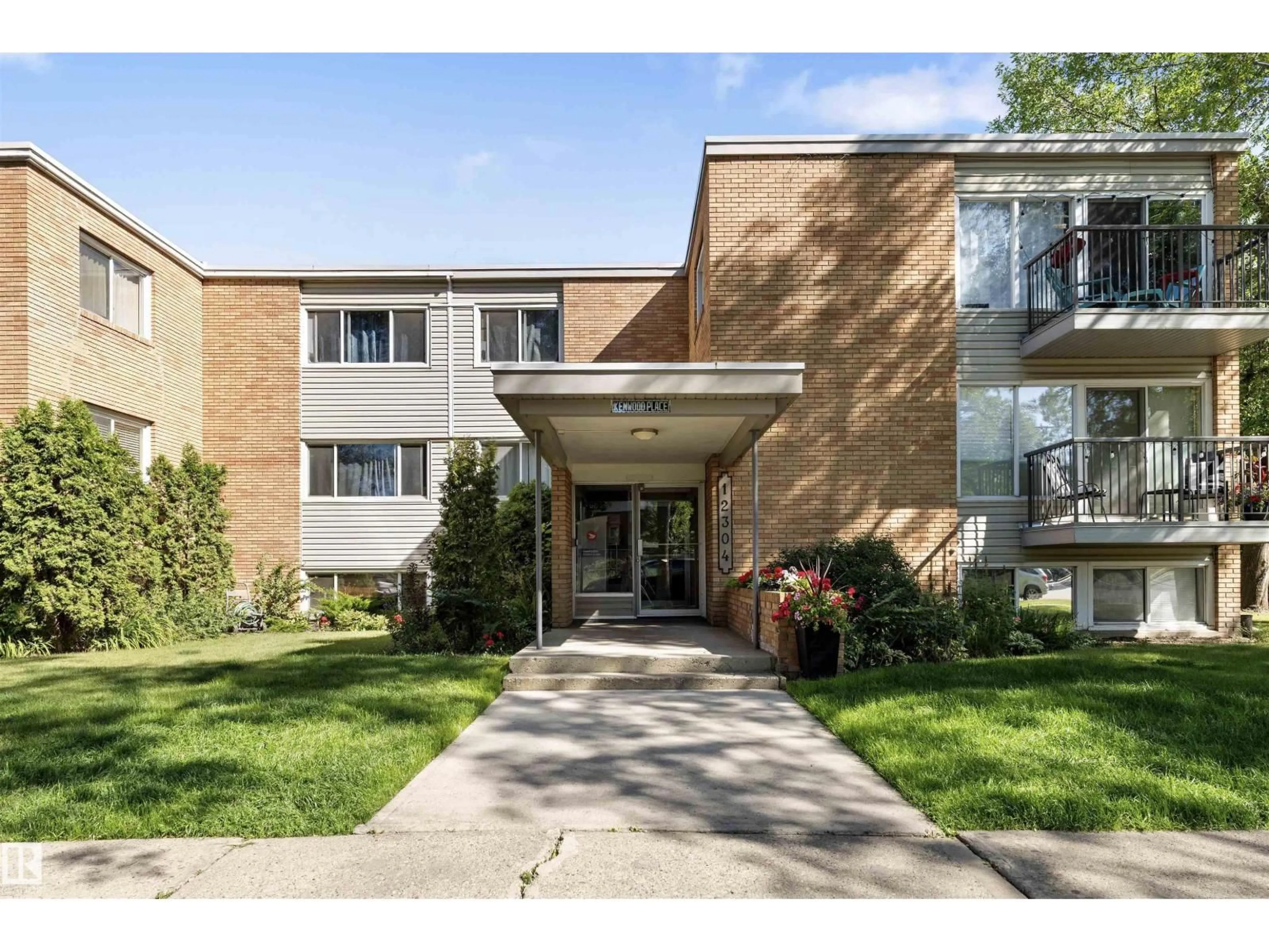 Indoor foyer for 11 12304 103 AV NW, Edmonton Alberta T5N0R2