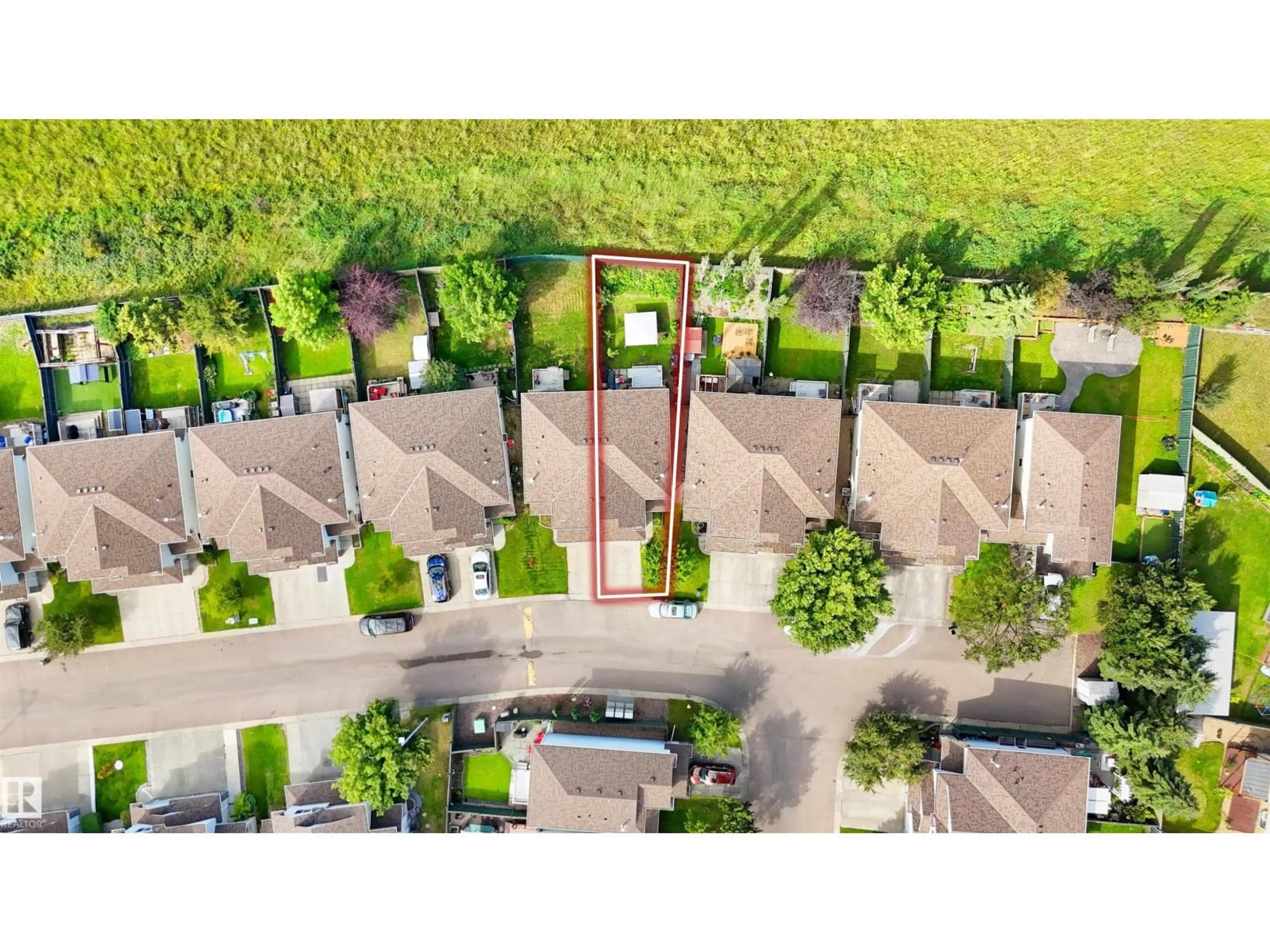 A pic from outside/outdoor area/front of a property/back of a property/a pic from drone, street for 2021 - 32 GRANTHAM CO, Edmonton Alberta T5T6V7