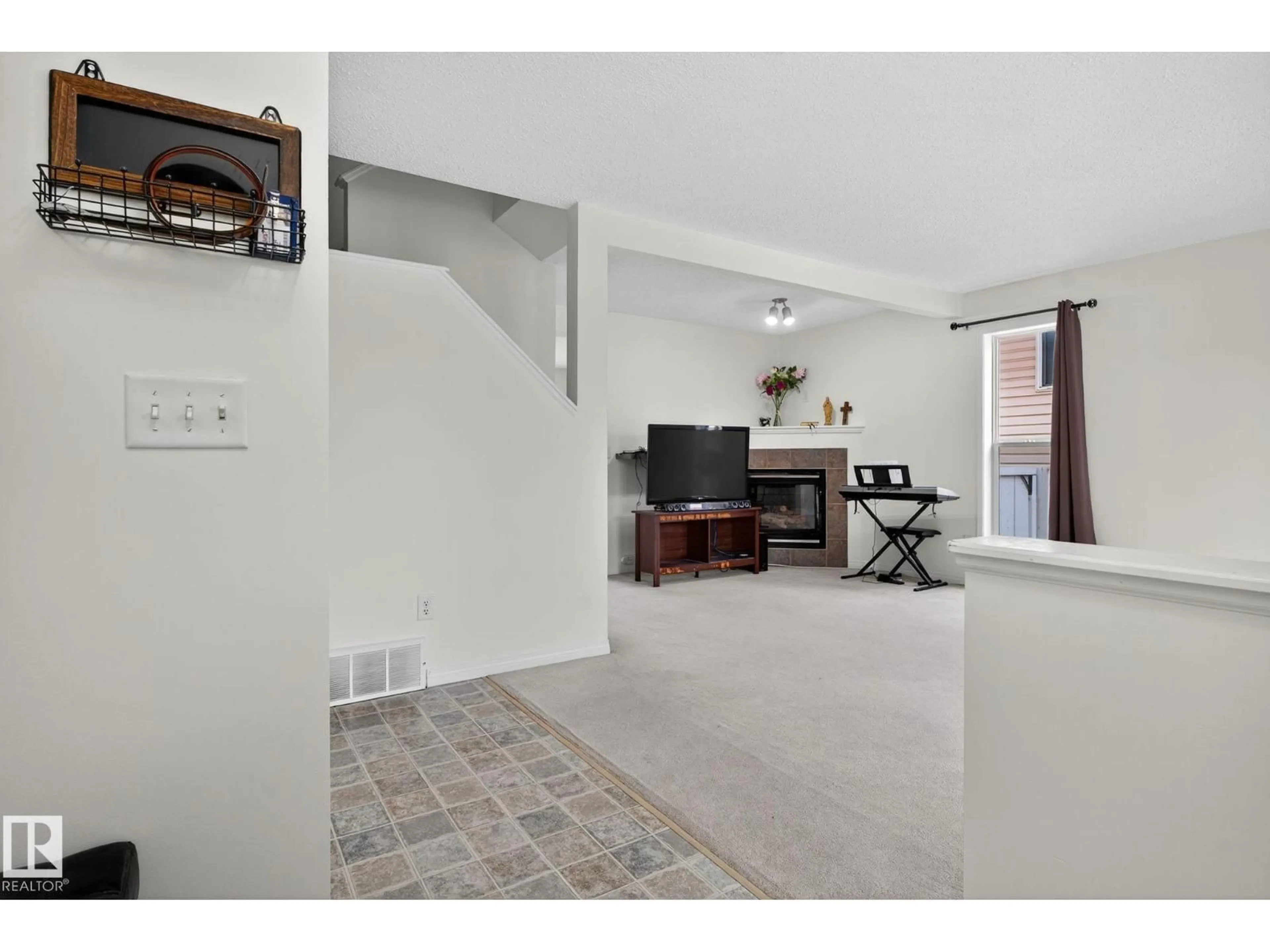 Unknown for 1914 37 AVE, Edmonton Alberta T6T1S7