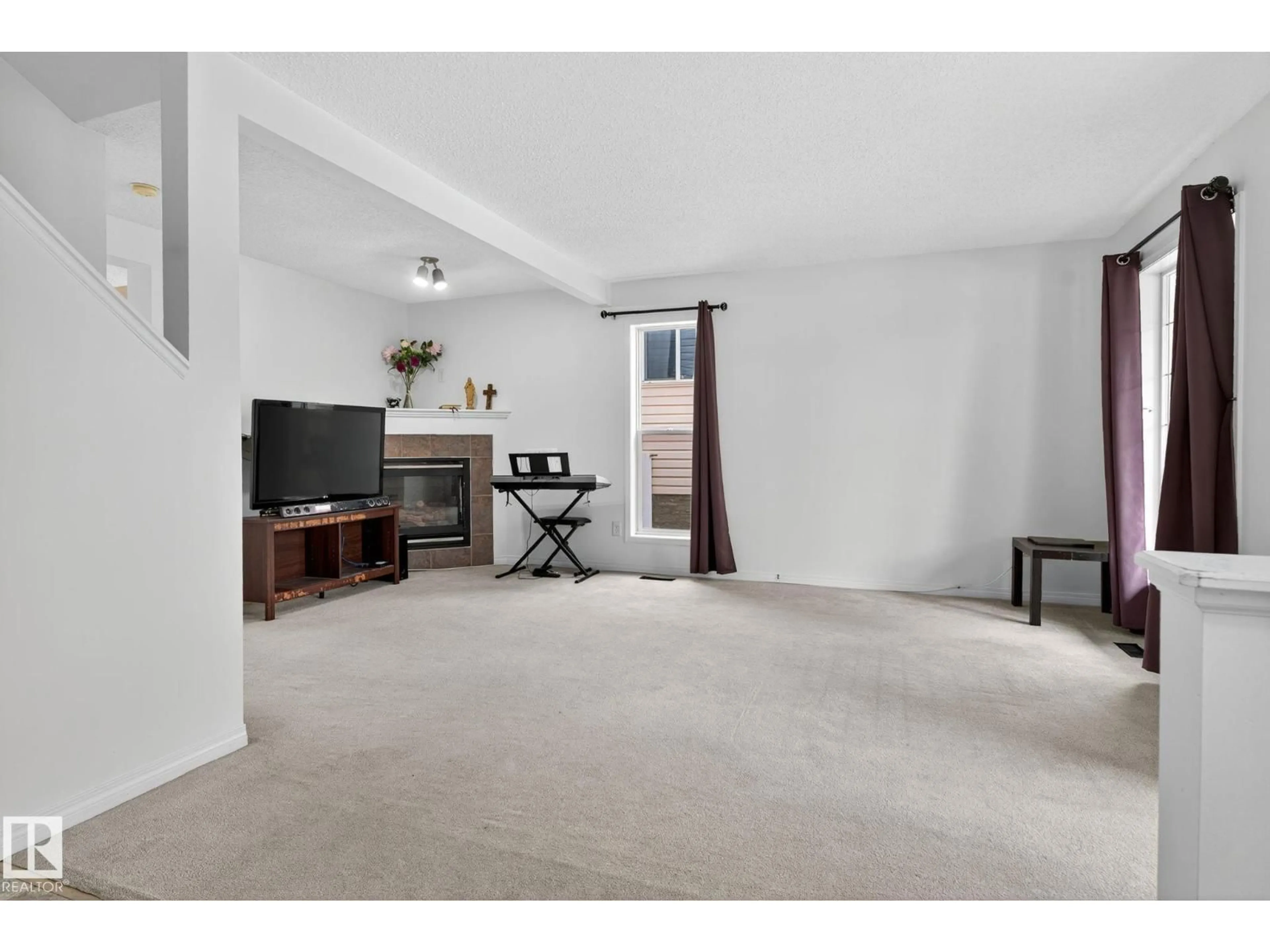 A pic of a room for 1914 37 AVE, Edmonton Alberta T6T1S7