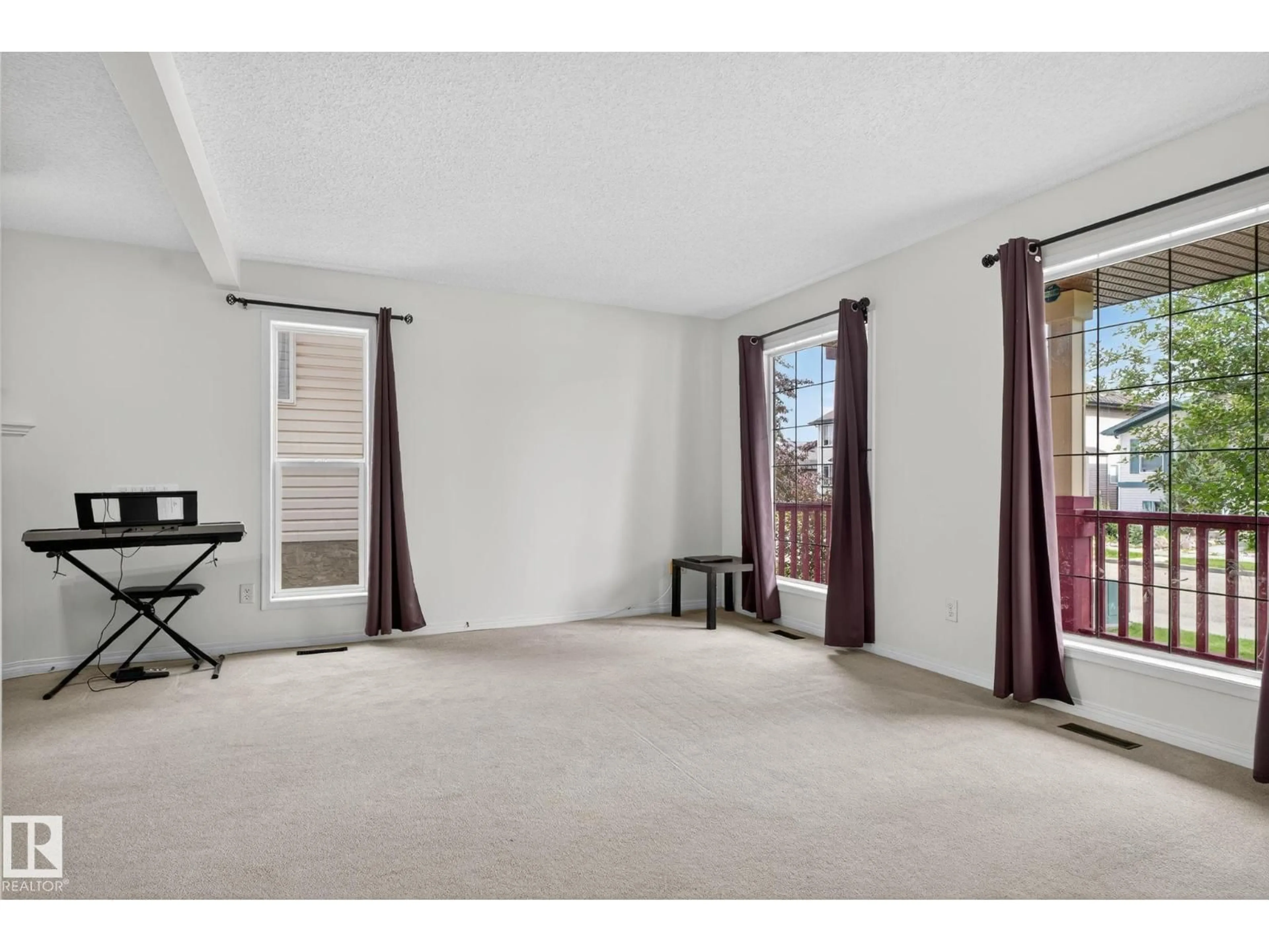 A pic of a room for 1914 37 AVE, Edmonton Alberta T6T1S7