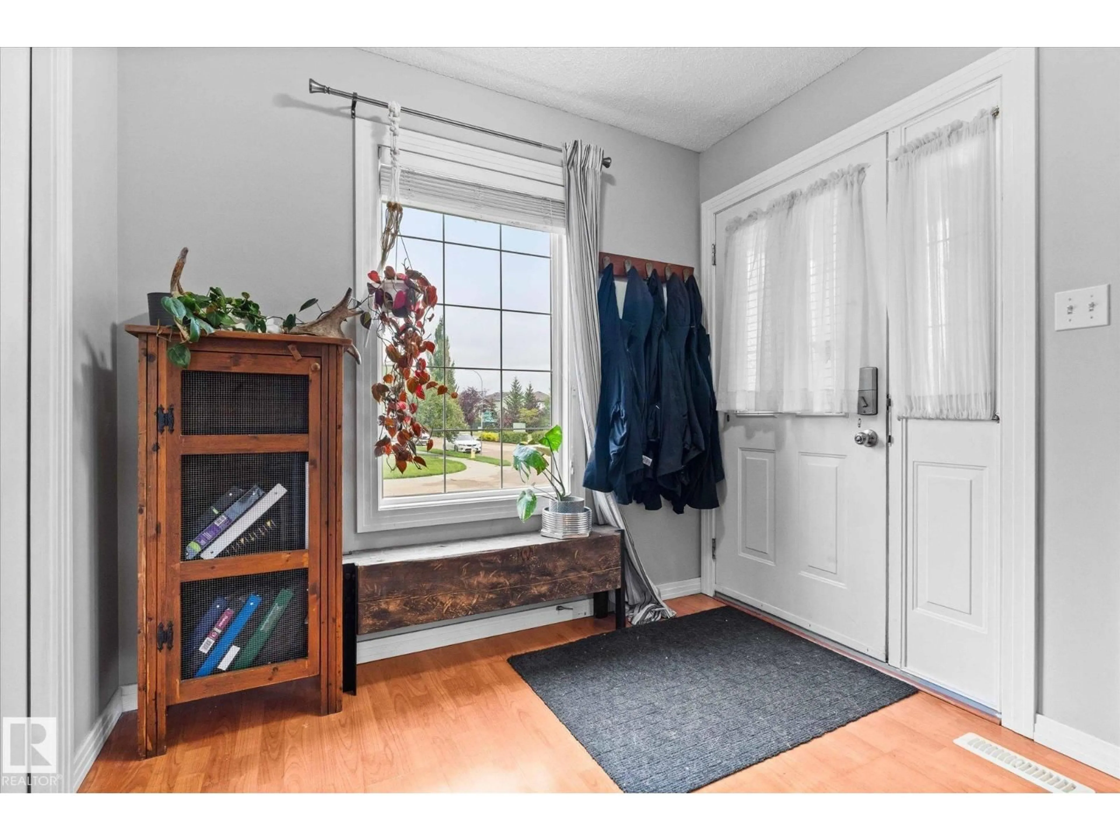 Indoor entryway for 1130 GRANTHAM DR, Edmonton Alberta T5T6L1