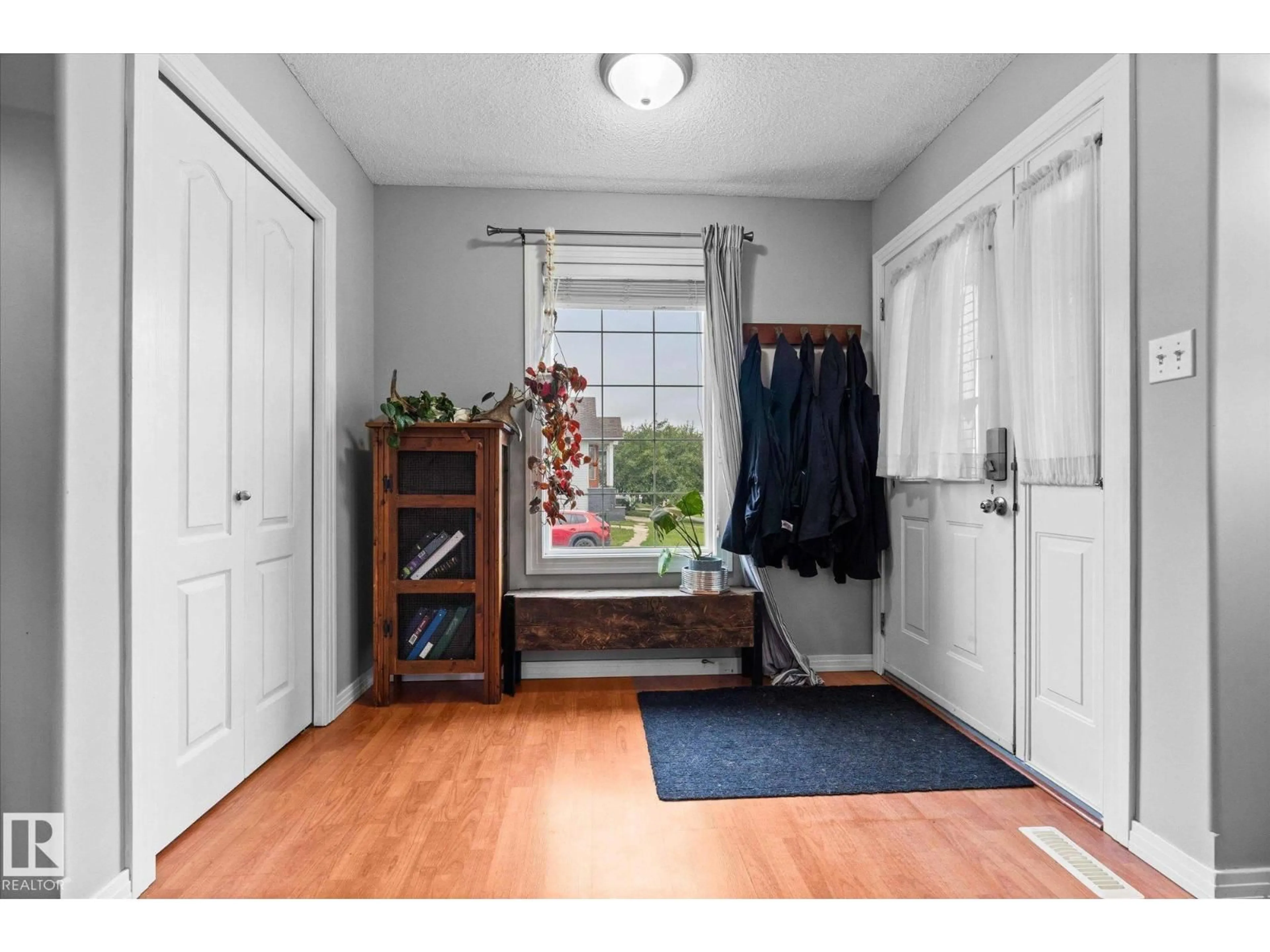 Indoor entryway for 1130 GRANTHAM DR, Edmonton Alberta T5T6L1
