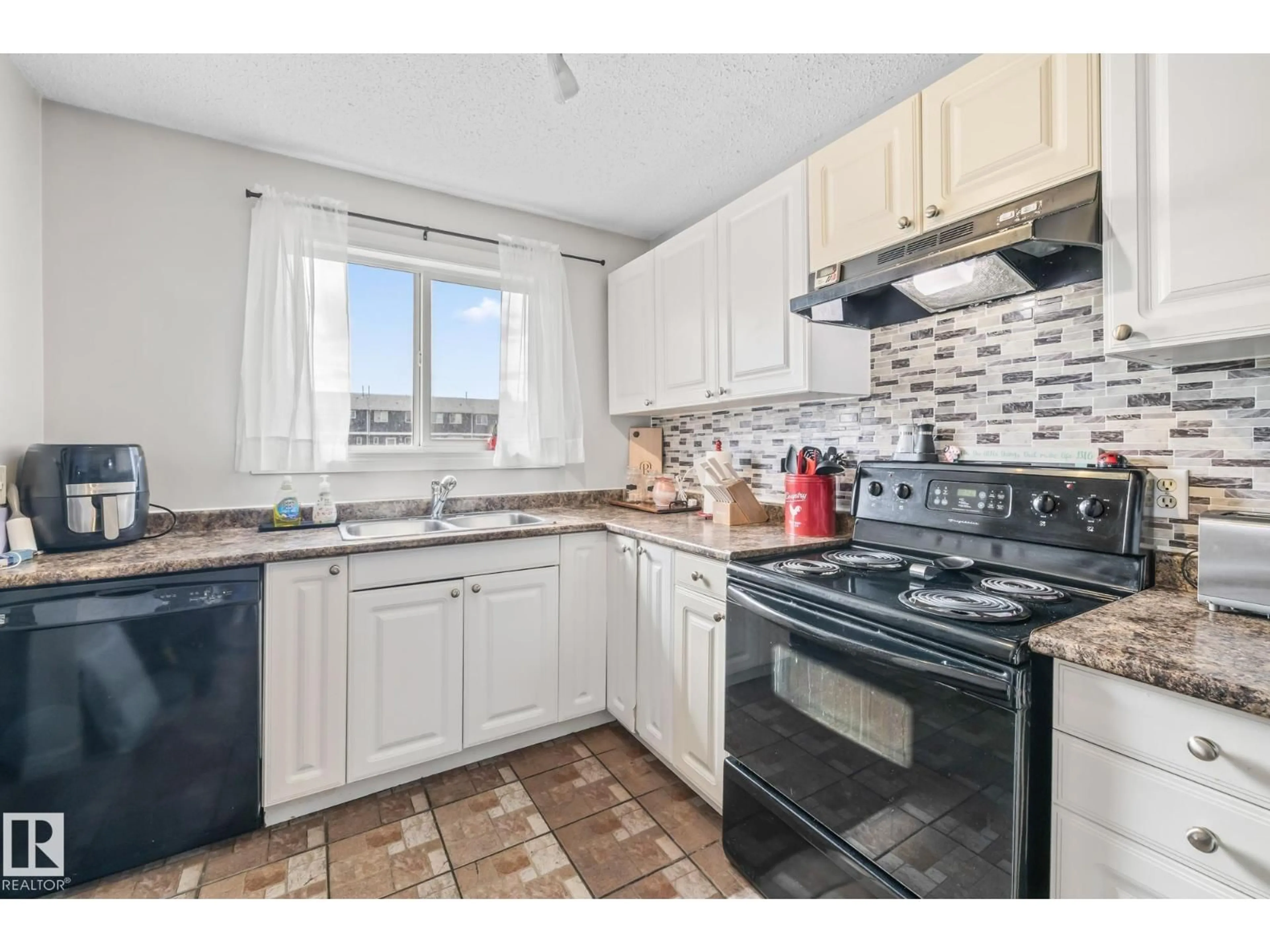 Standard kitchen, ceramic/tile floor for 521 DUNLUCE RD, Edmonton Alberta T5X4P4