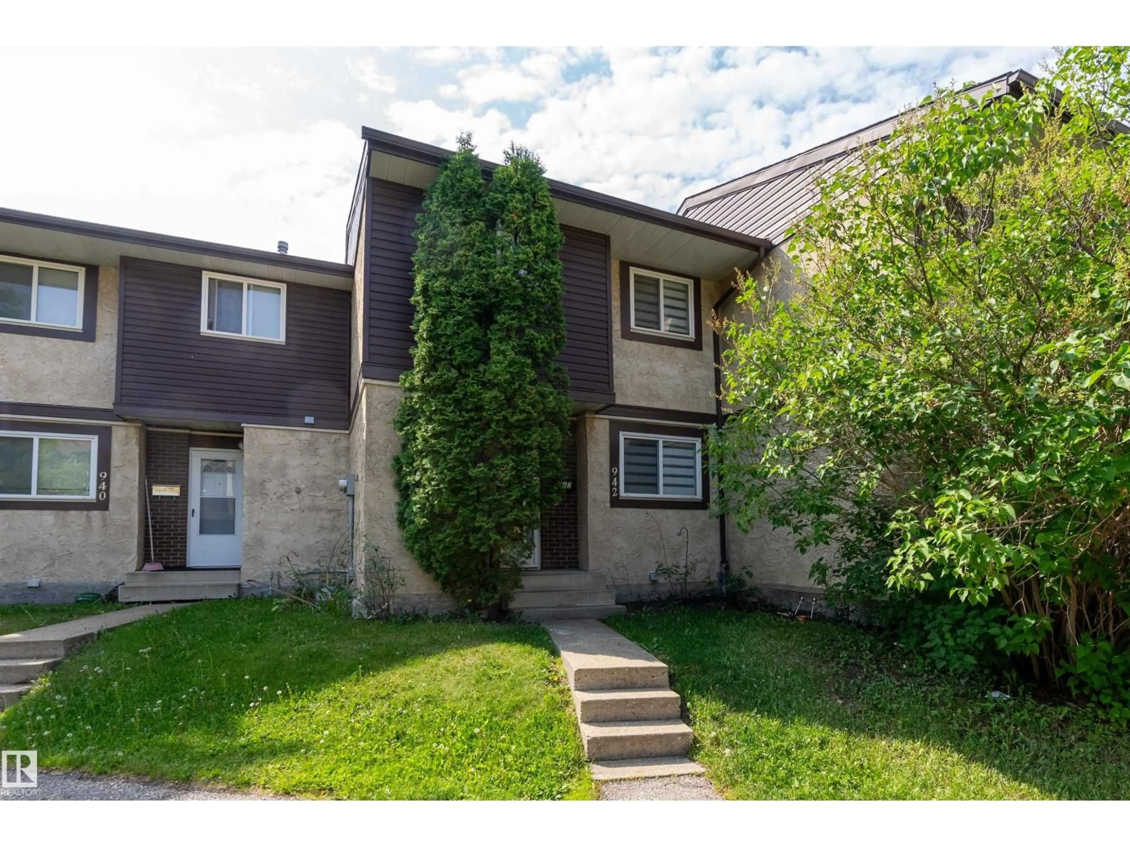 Unknown for 942 LAKEWOOD ROAD, Edmonton Alberta T6K3X1