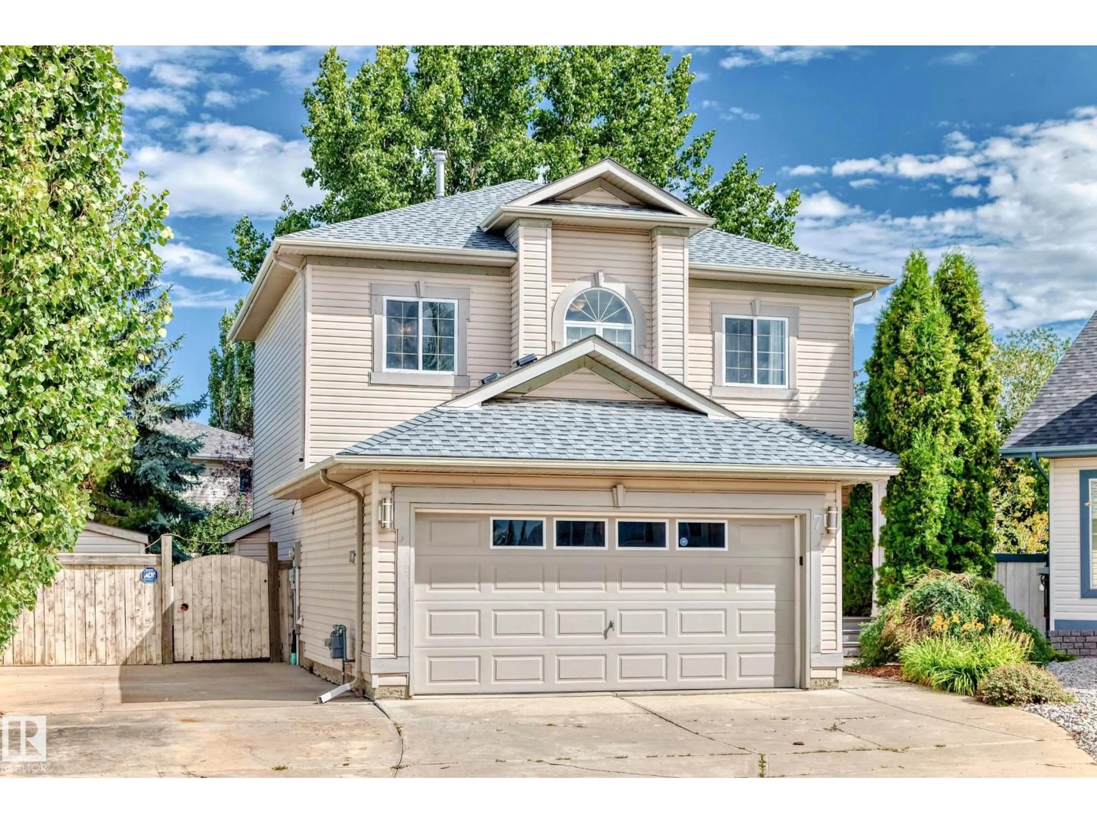 Home with vinyl exterior material, street for 7 DELTA PL, St. Albert Alberta T8N6V8