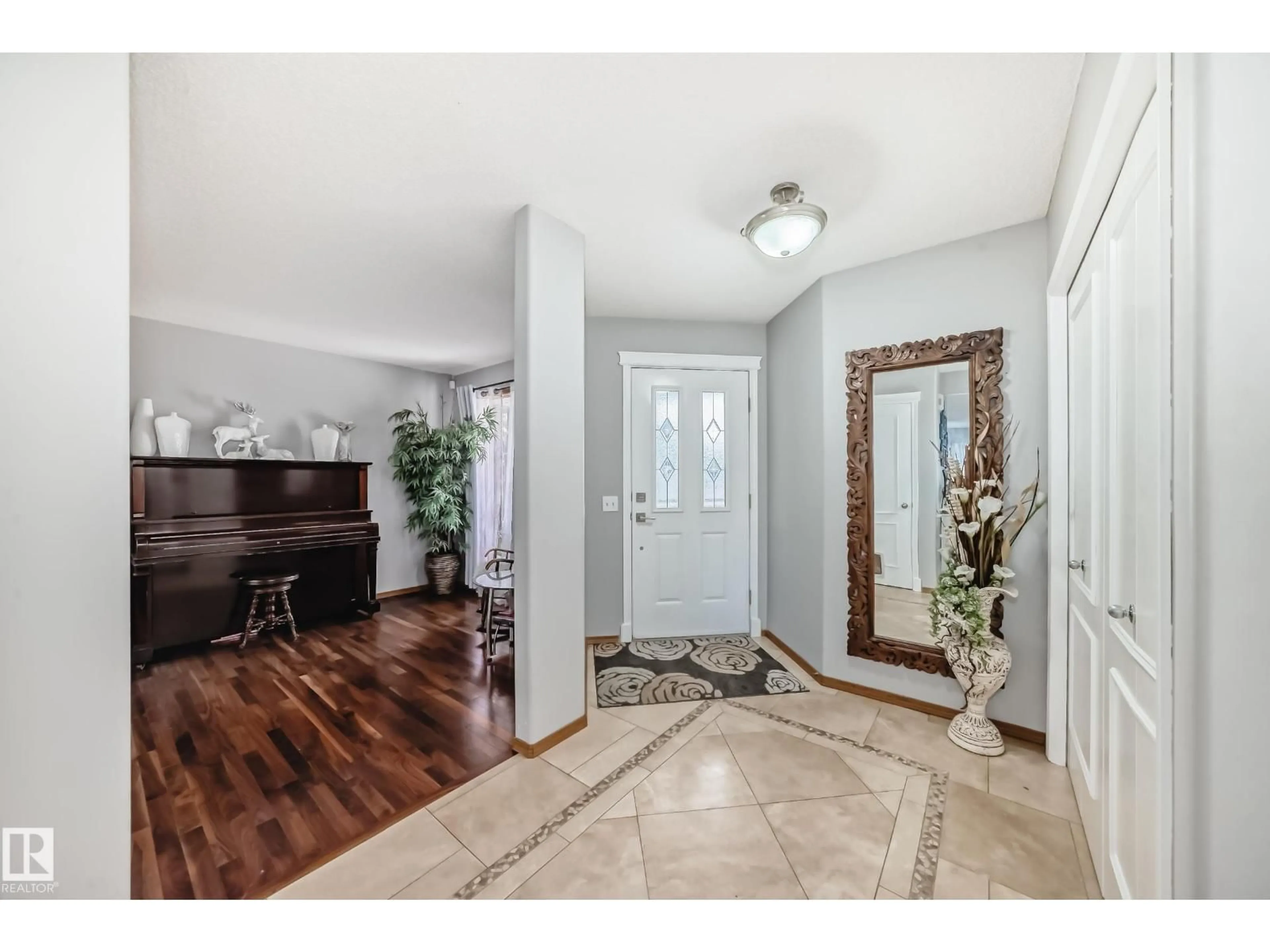Indoor entryway for 7 DELTA PL, St. Albert Alberta T8N6V8