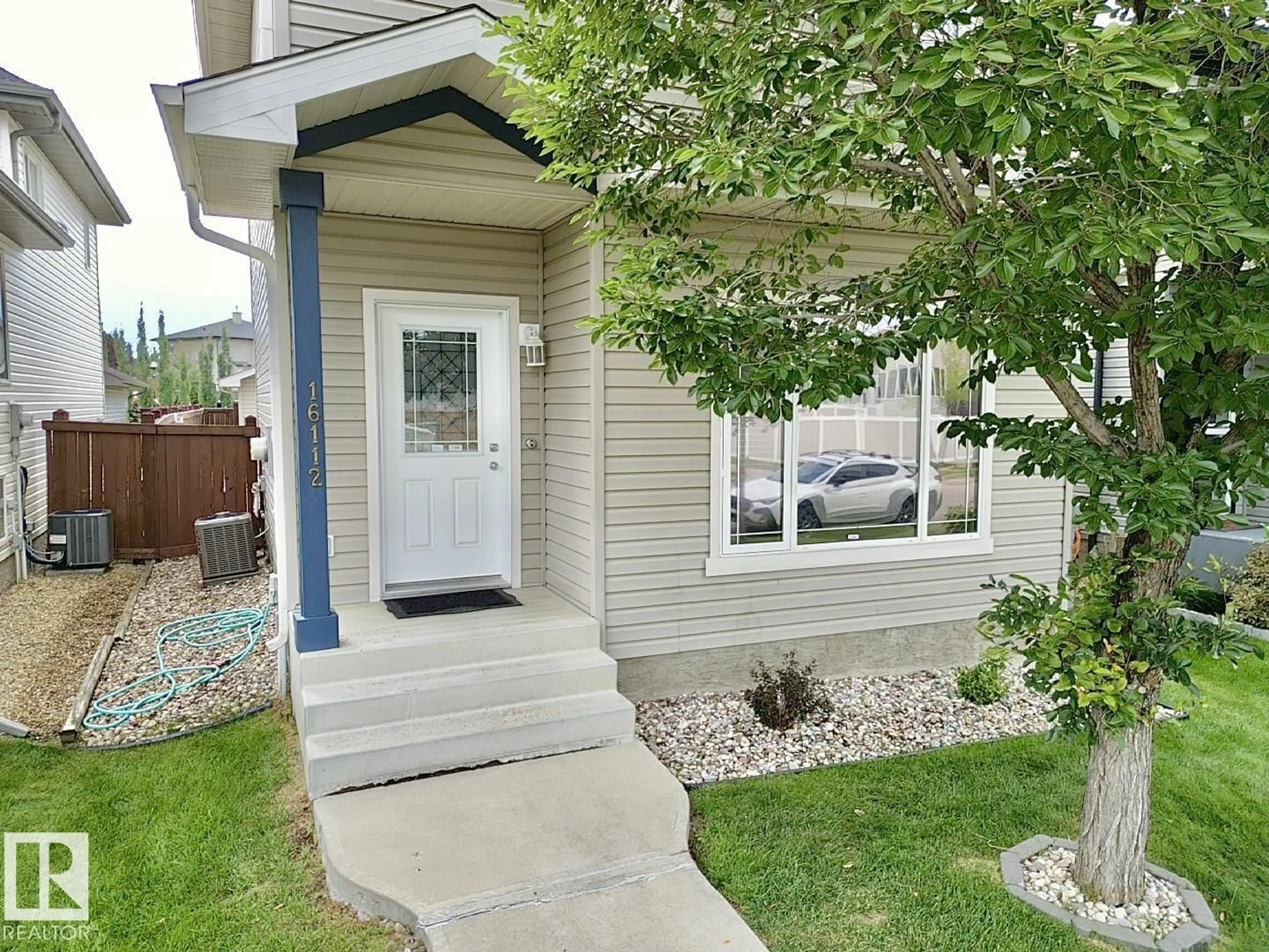 Indoor entryway for 16112 43 ST, Edmonton Alberta T5Y0G5