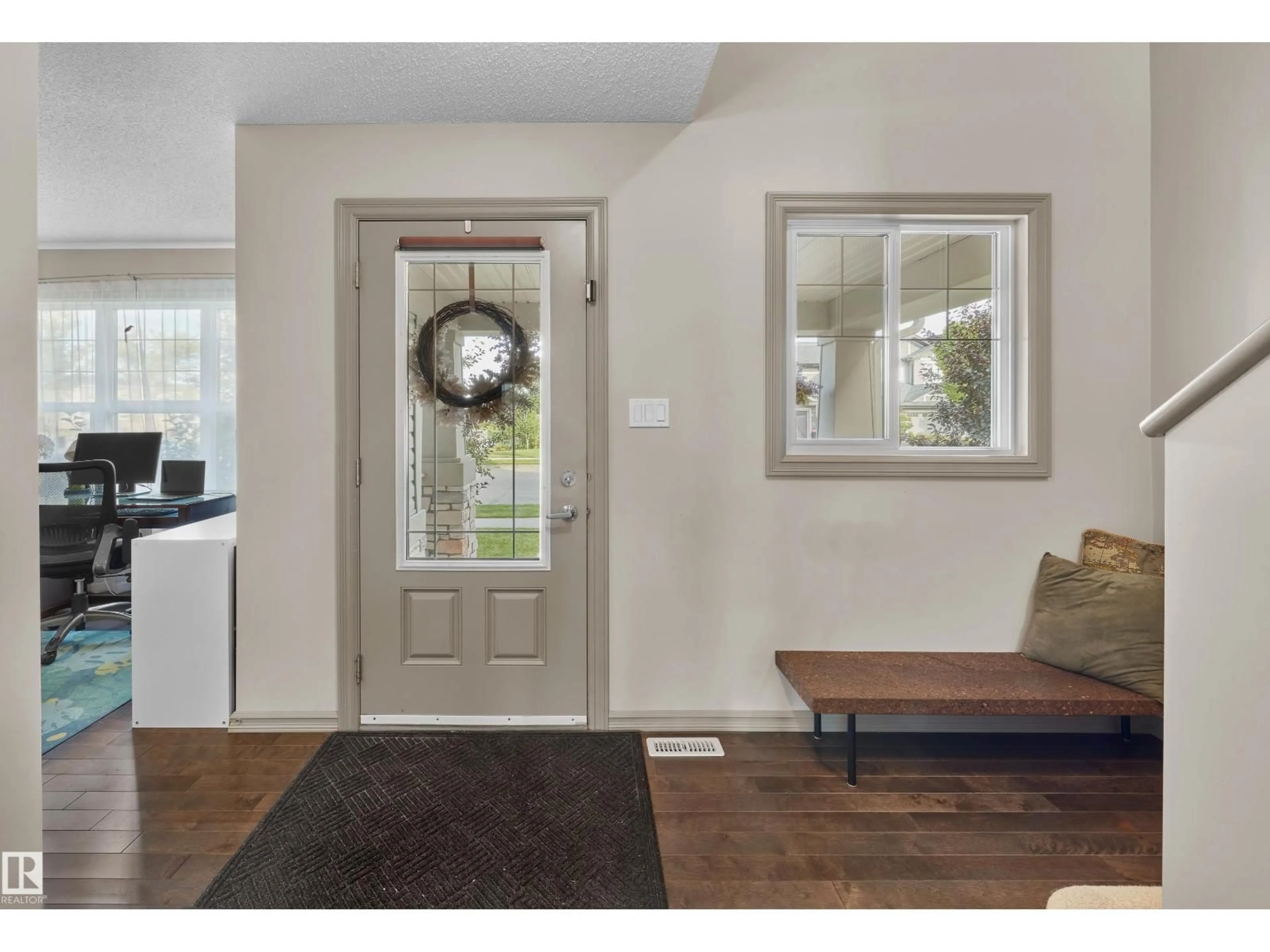 Indoor entryway for 2114 GLENRIDDING WAY, Edmonton Alberta T6W2H4