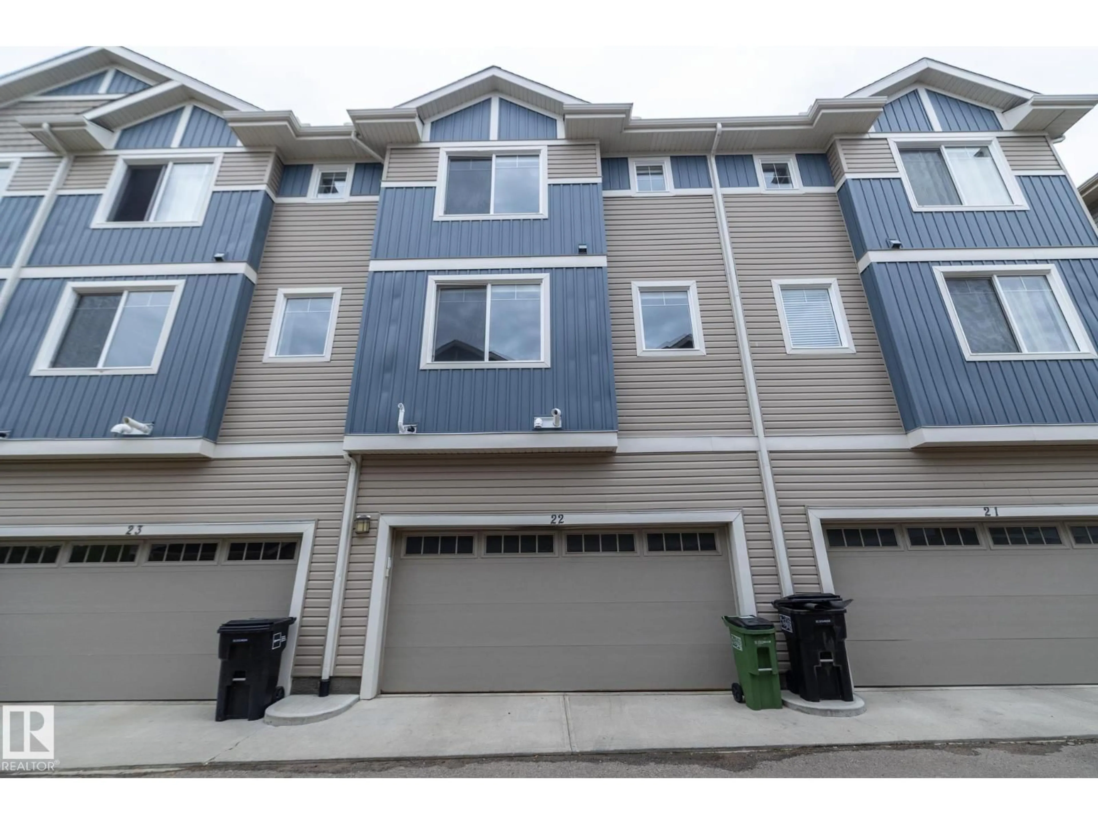 Home with vinyl exterior material, street for #22 - 13139 205 ST, Edmonton Alberta T5S0N1