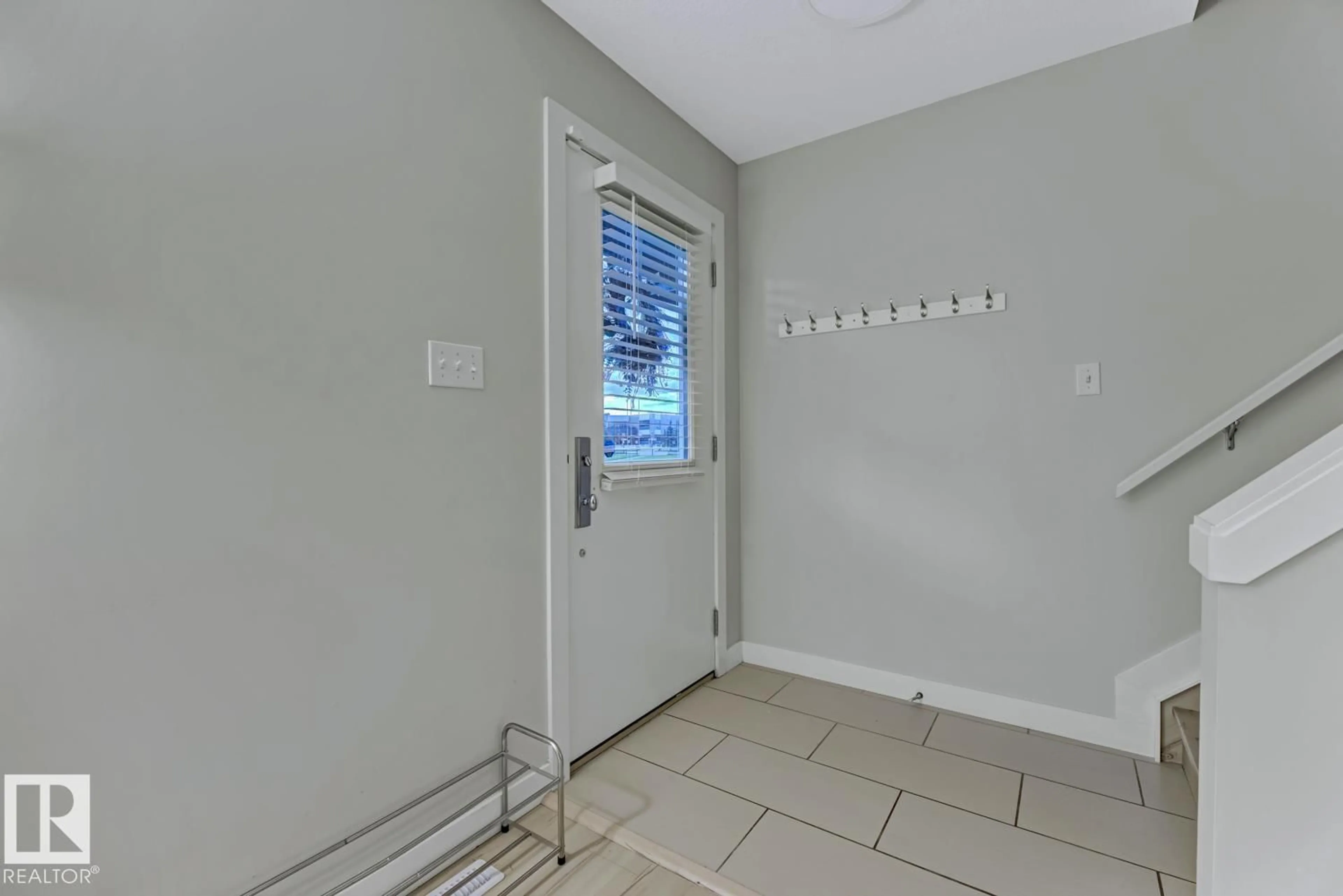 Indoor entryway for 4950 - 10 TERWILLEGAR CM, Edmonton Alberta T6R0S1
