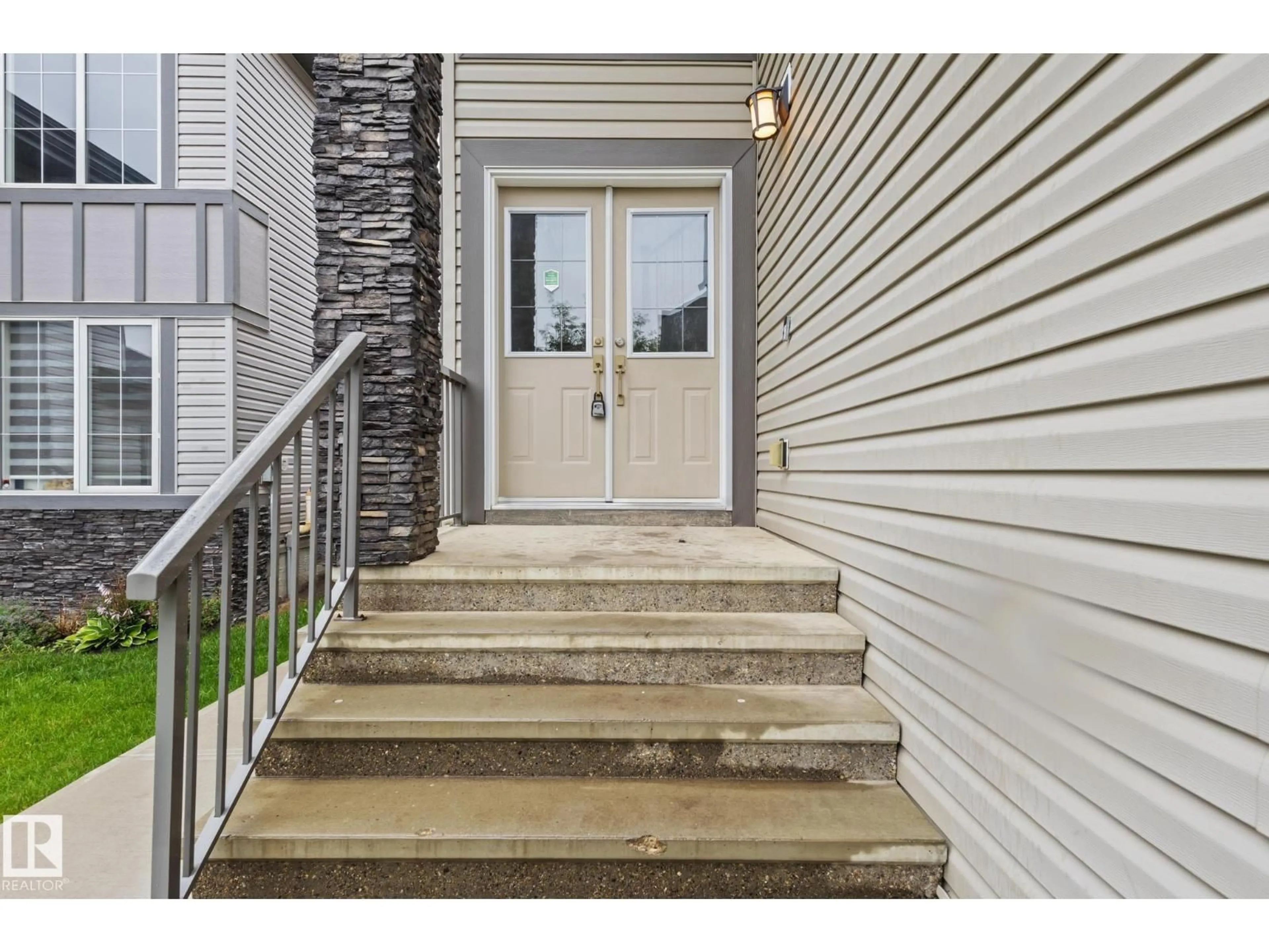 Indoor entryway for 4648 CHARLES WY, Edmonton Alberta T6W3H1