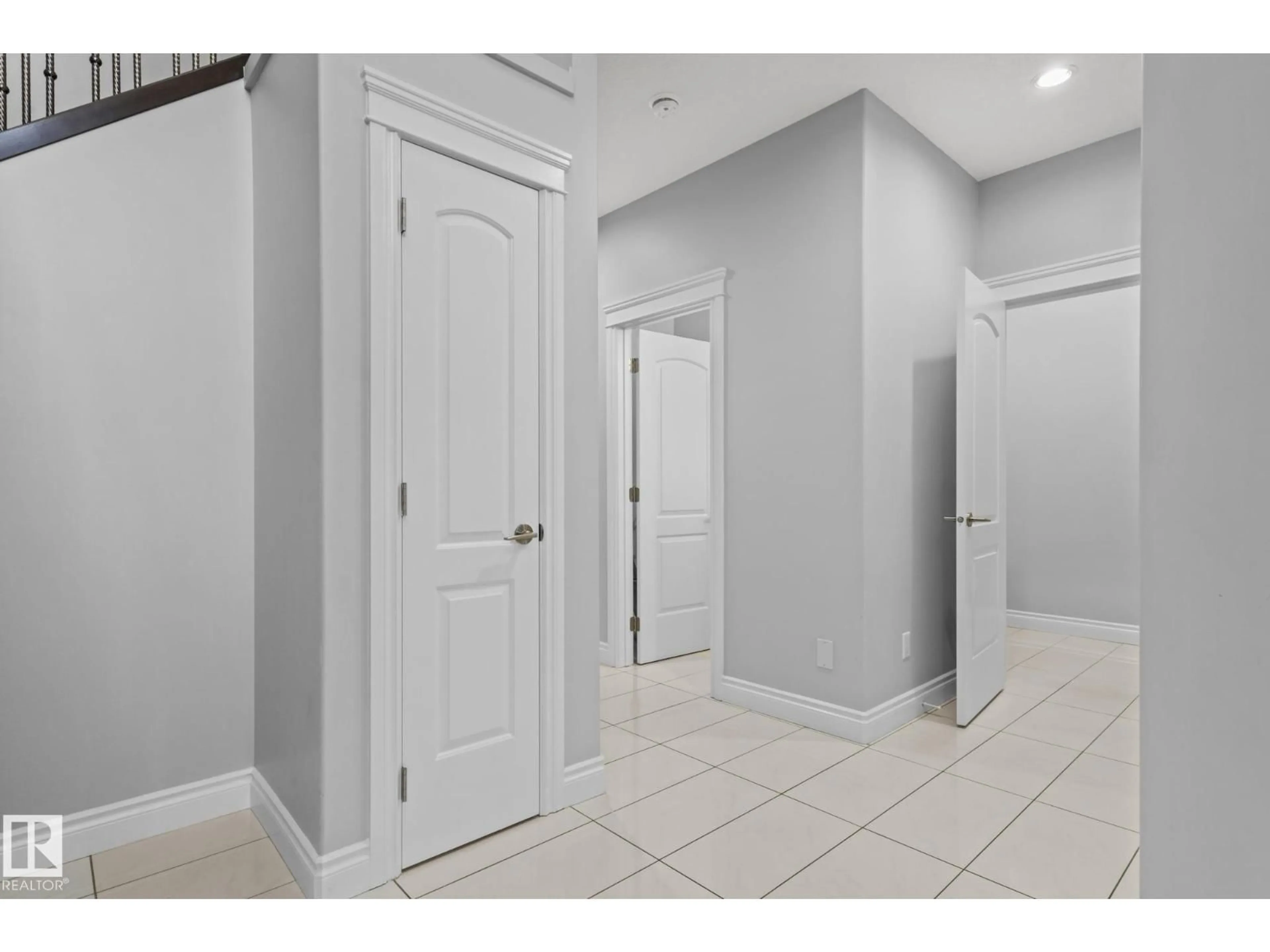 Indoor entryway for 4648 CHARLES WY, Edmonton Alberta T6W3H1
