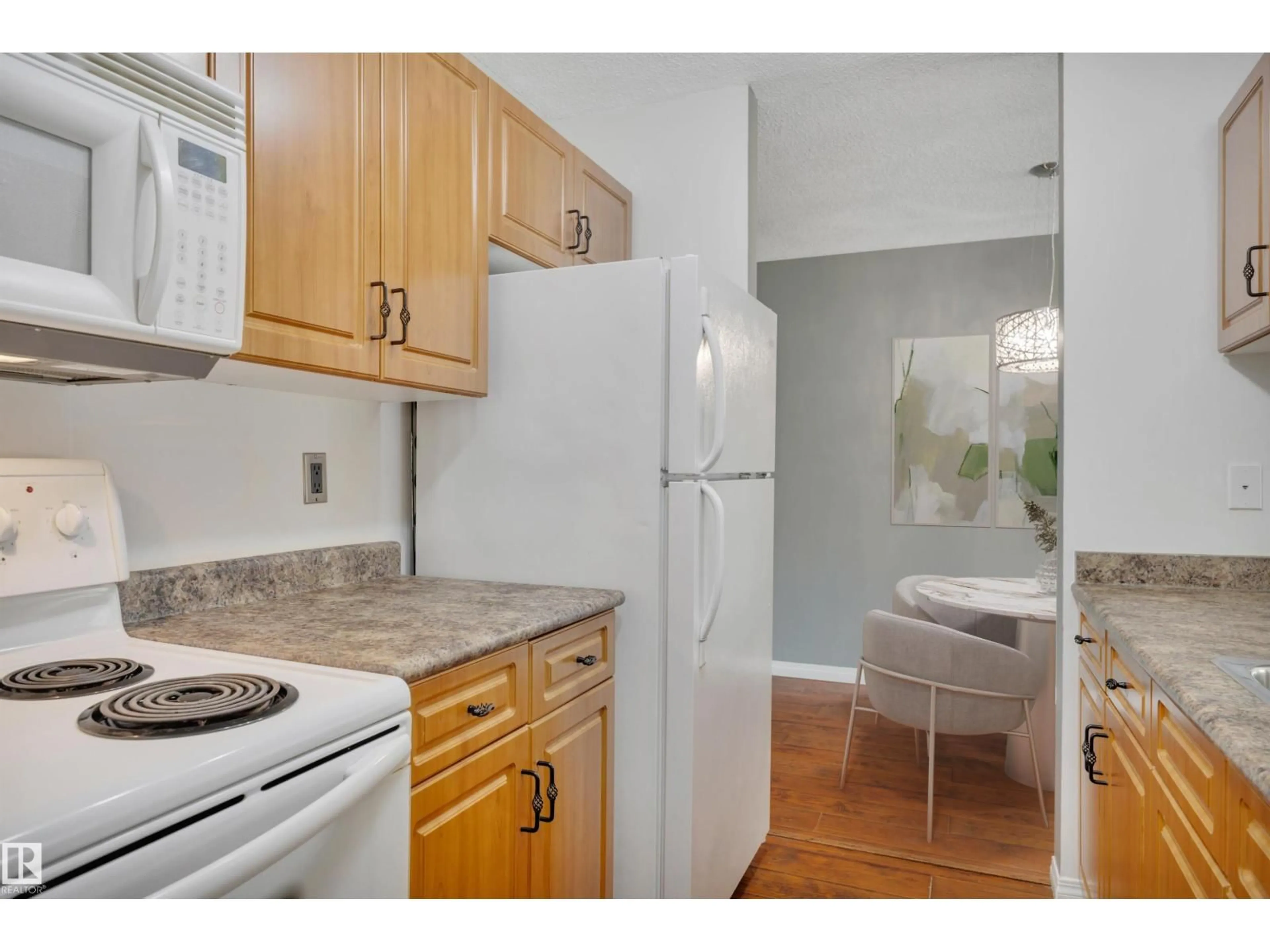 Standard kitchen, unknown for 126 4210 139 AV NW, Edmonton Alberta T5Y2W6