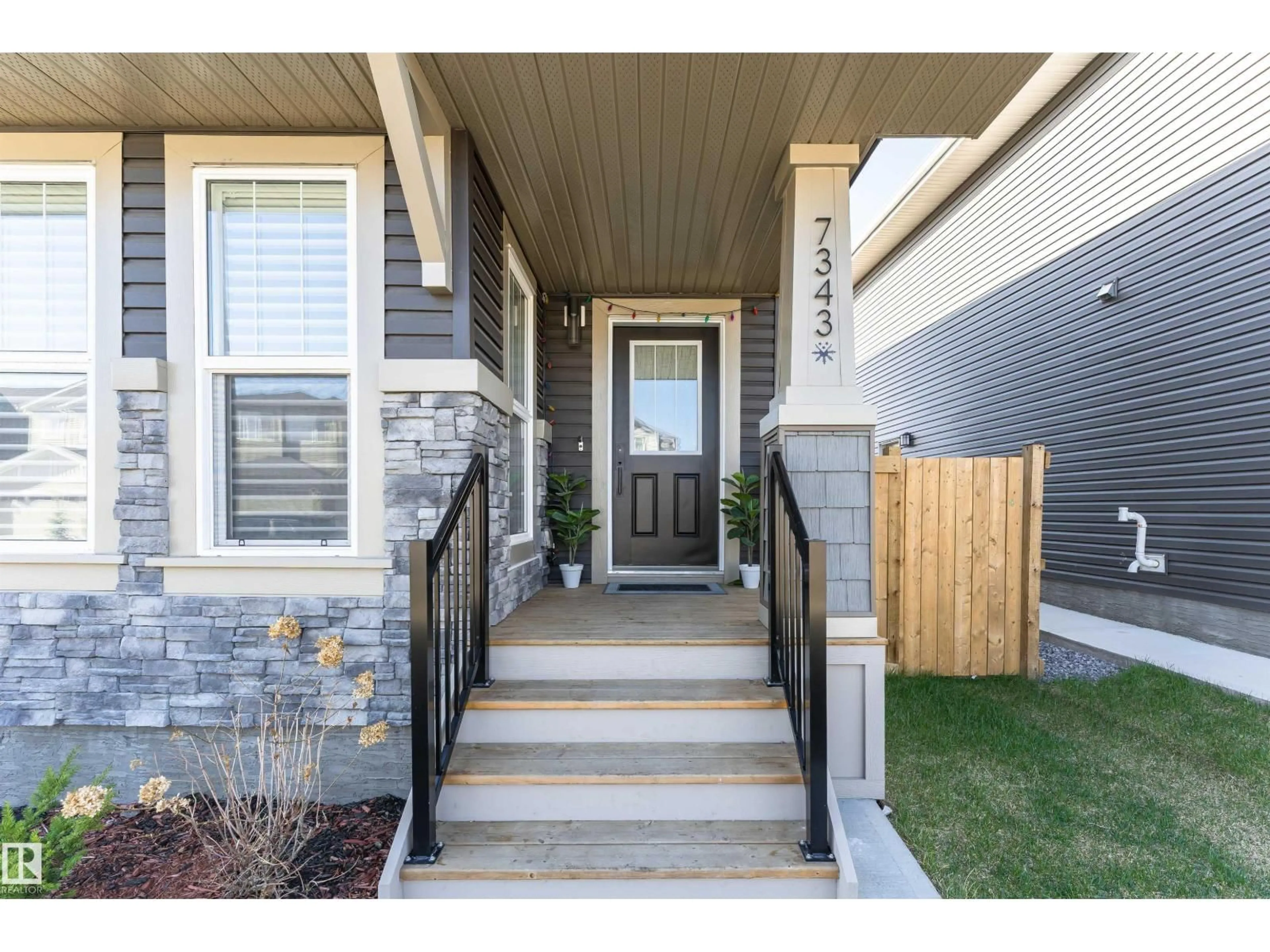Indoor entryway for NW - 7343 179 AV, Edmonton Alberta T5Z0M7