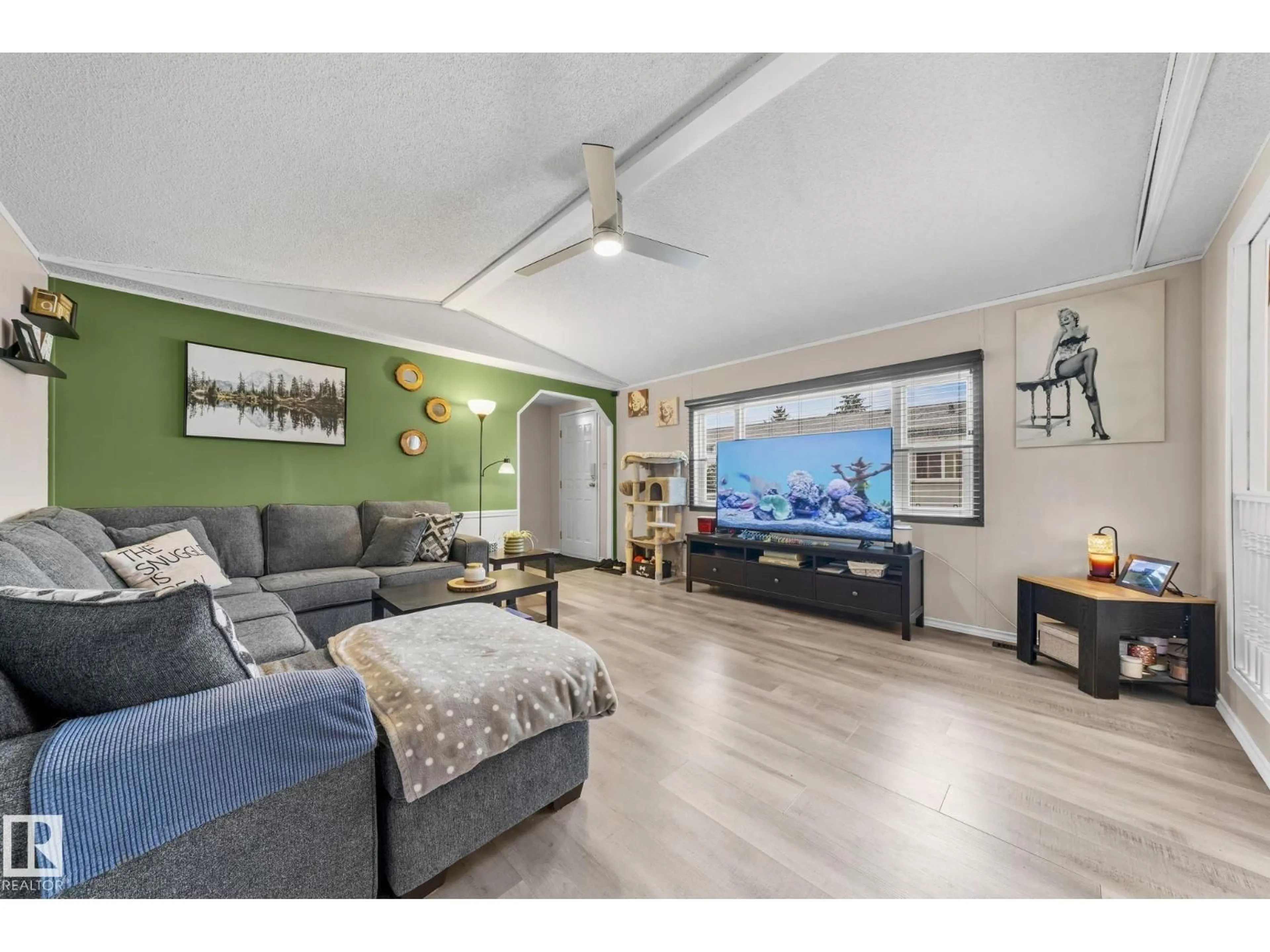 Living room with furniture, unknown for 605 EVERGREEN PARK NW, Edmonton Alberta T5Y4M2