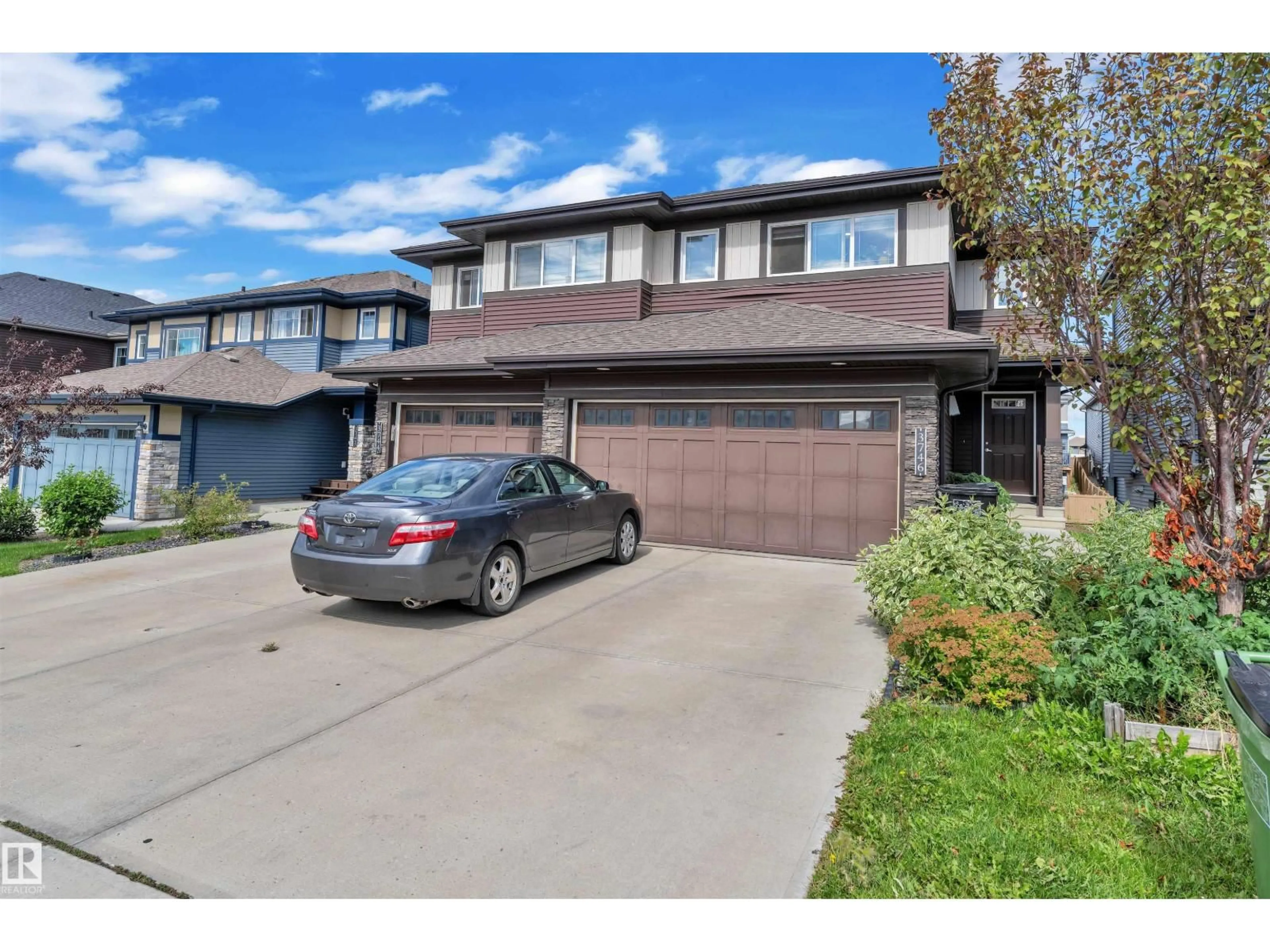 A pic from outside/outdoor area/front of a property/back of a property/a pic from drone, street for 3746 WEIDLE CR, Edmonton Alberta T6E5A6