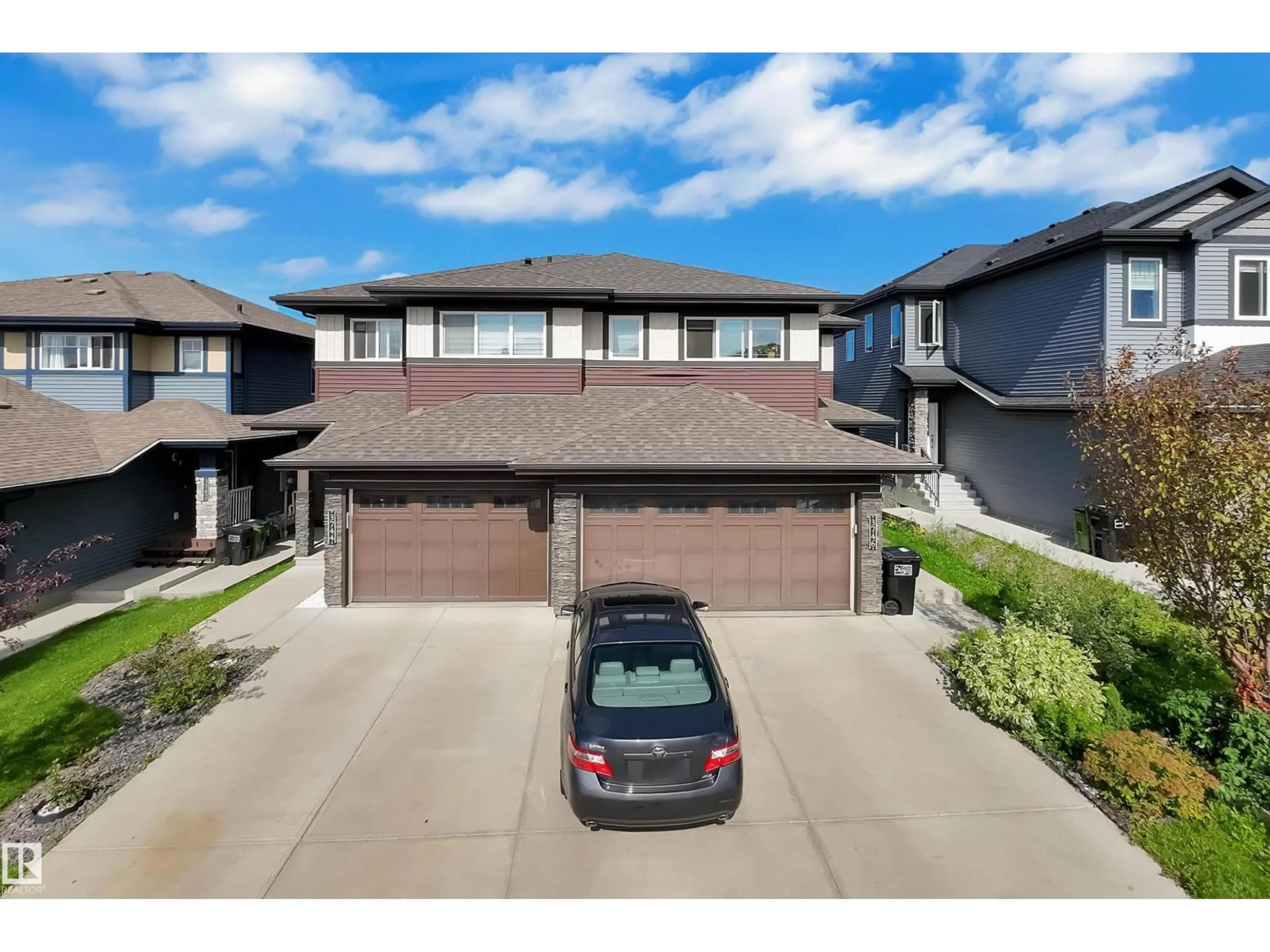 A pic from outside/outdoor area/front of a property/back of a property/a pic from drone, street for 3746 WEIDLE CR, Edmonton Alberta T6E5A6