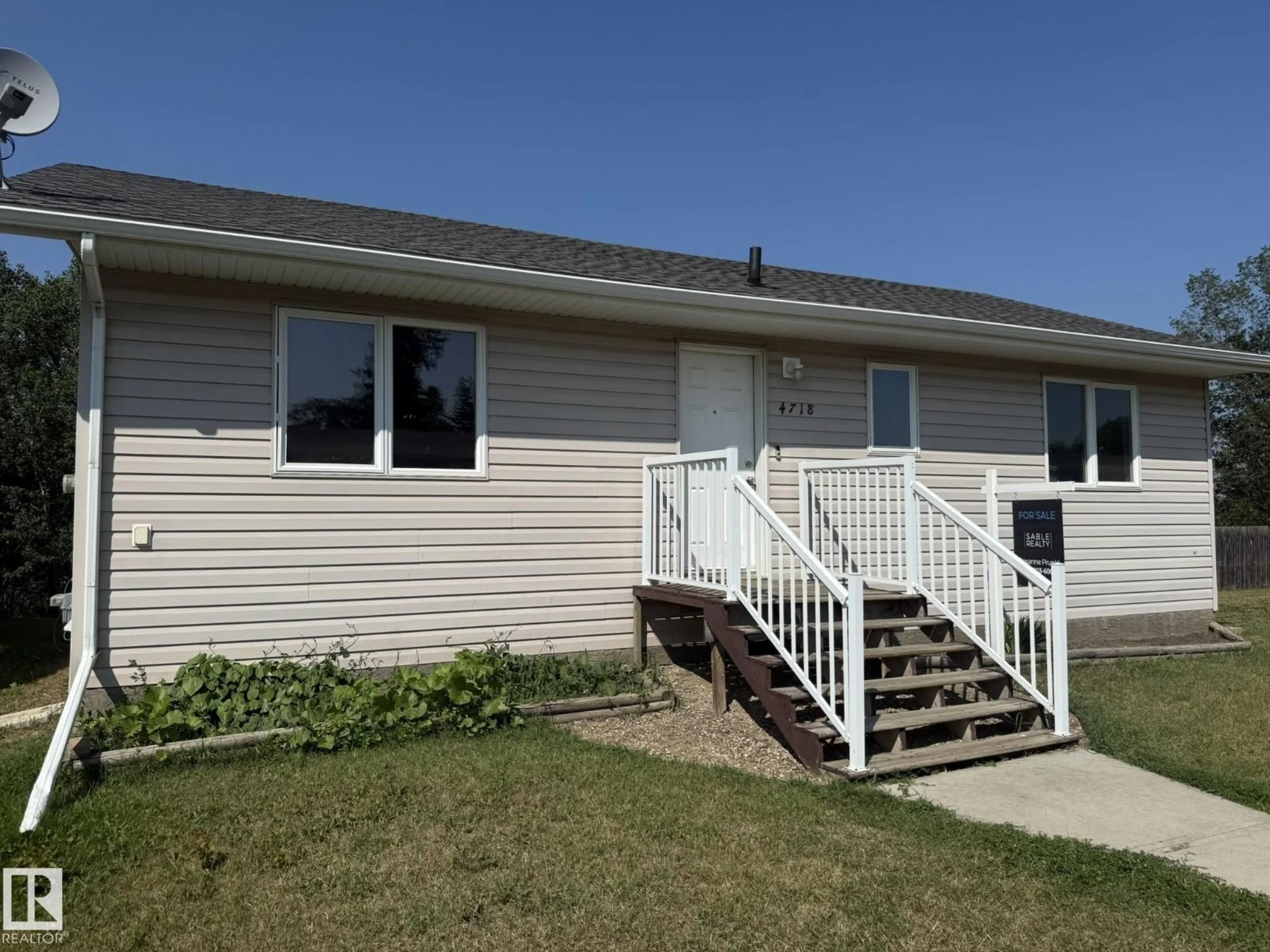 Home with vinyl exterior material, building for 4718 55 AV, Vermilion Alberta T9X1S3
