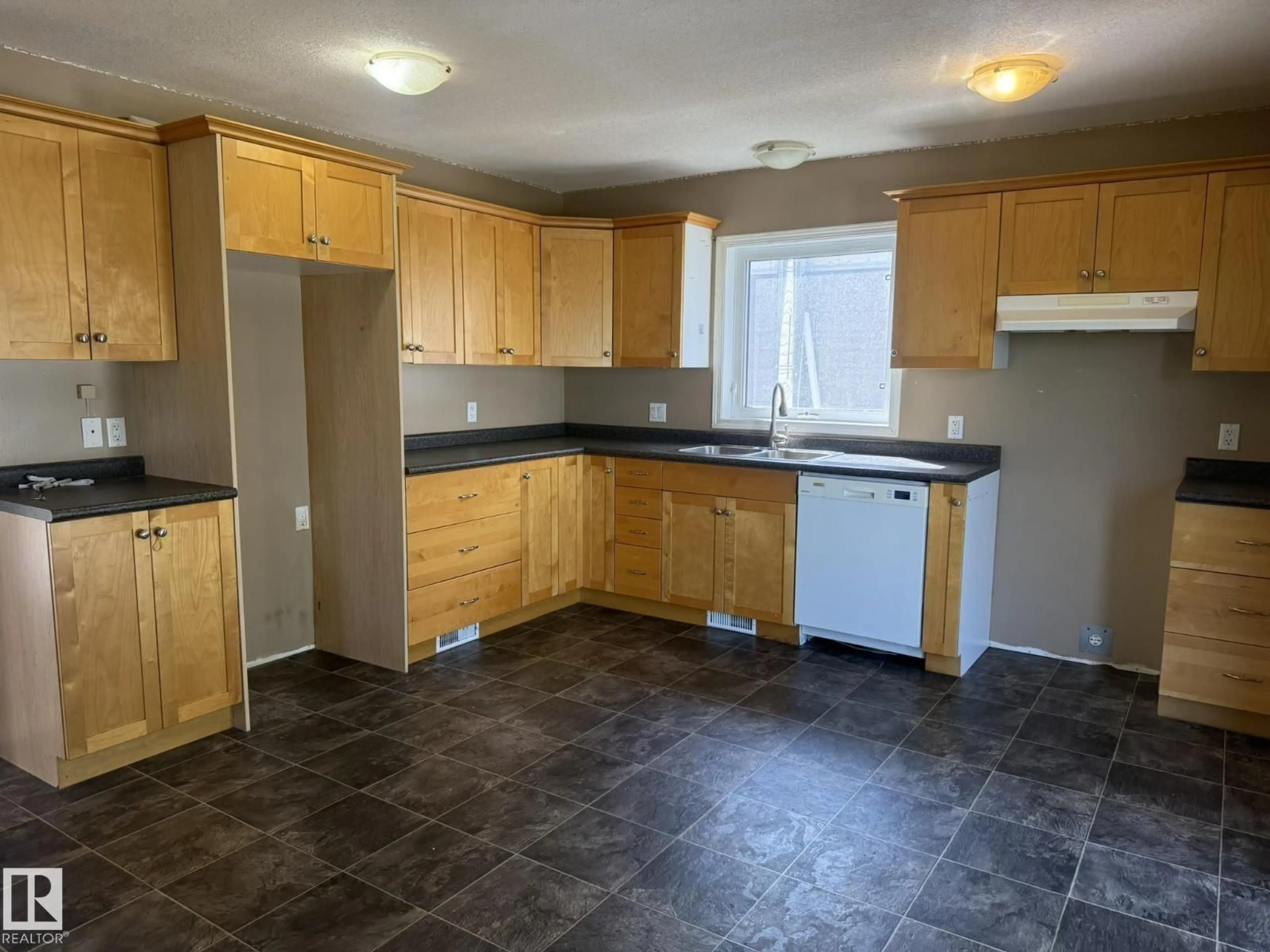 Standard kitchen, unknown for 4718 55 AV, Vermilion Alberta T9X1S3