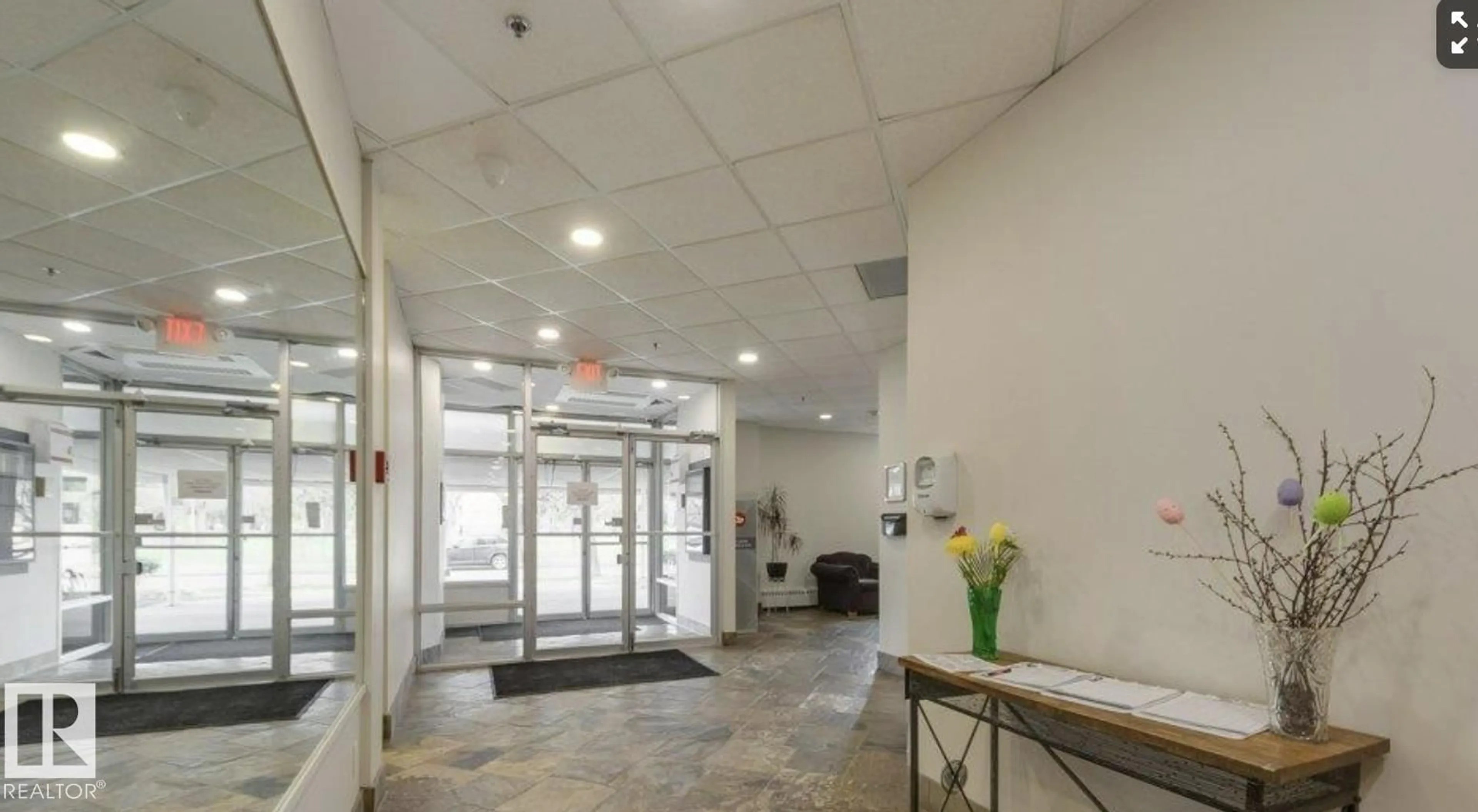 Indoor foyer for #406 - 8315 105 ST, Edmonton Alberta T6E4H4