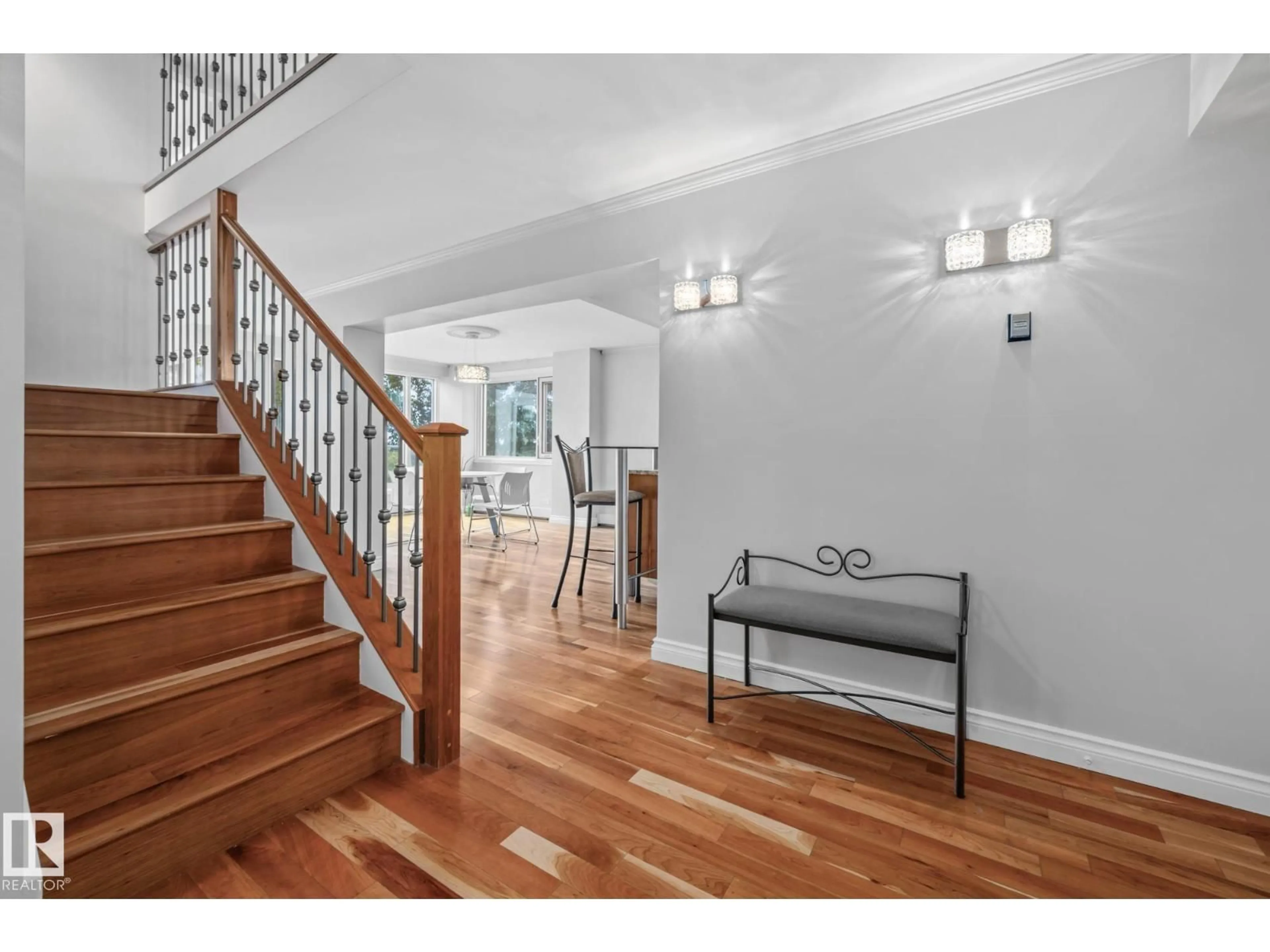 Indoor entryway for 202 - 10010 119 ST, Edmonton Alberta T5K1Y8