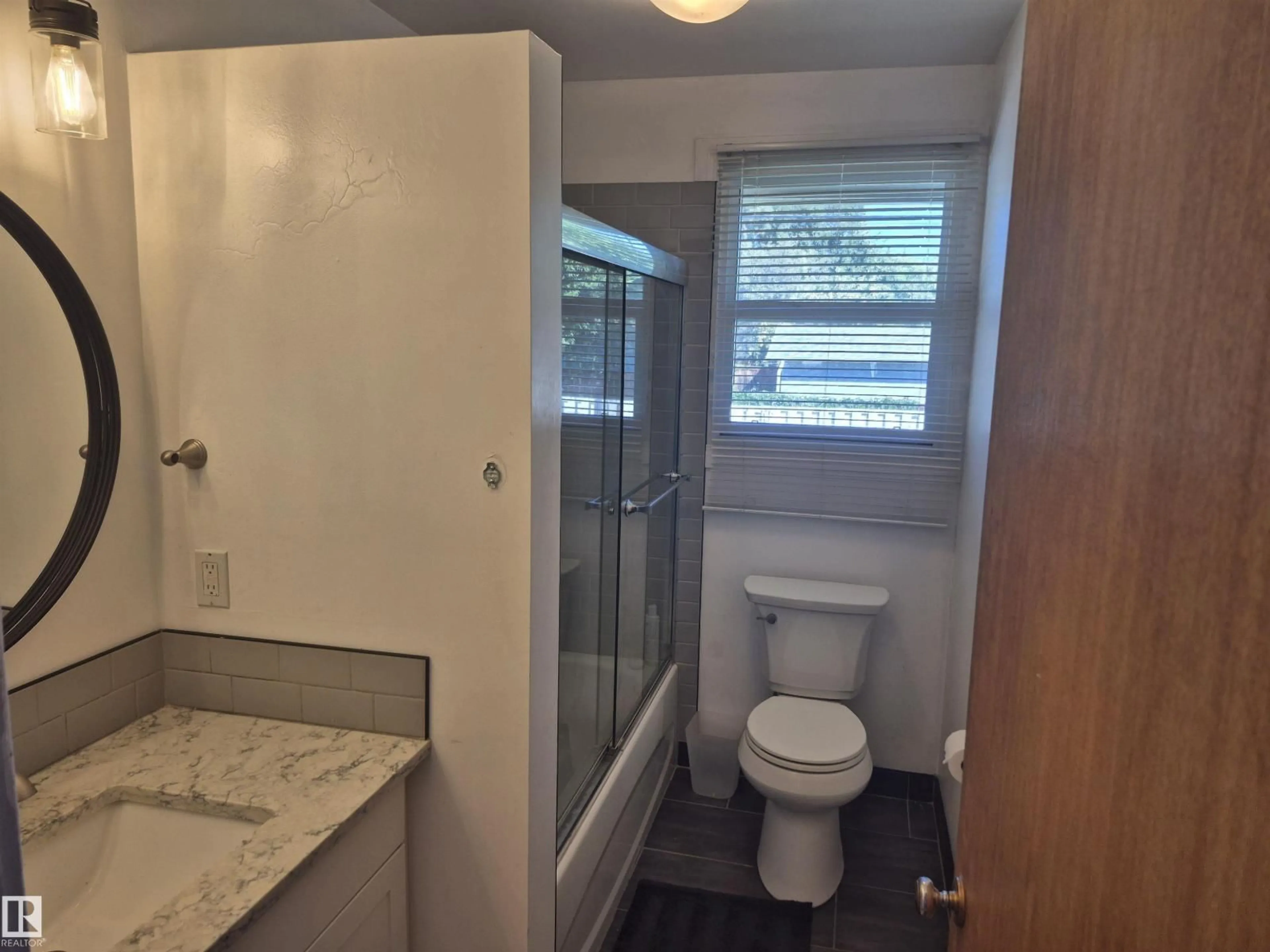 A pic of a room for NW - 14424 80 AV, Edmonton Alberta T5R3K4