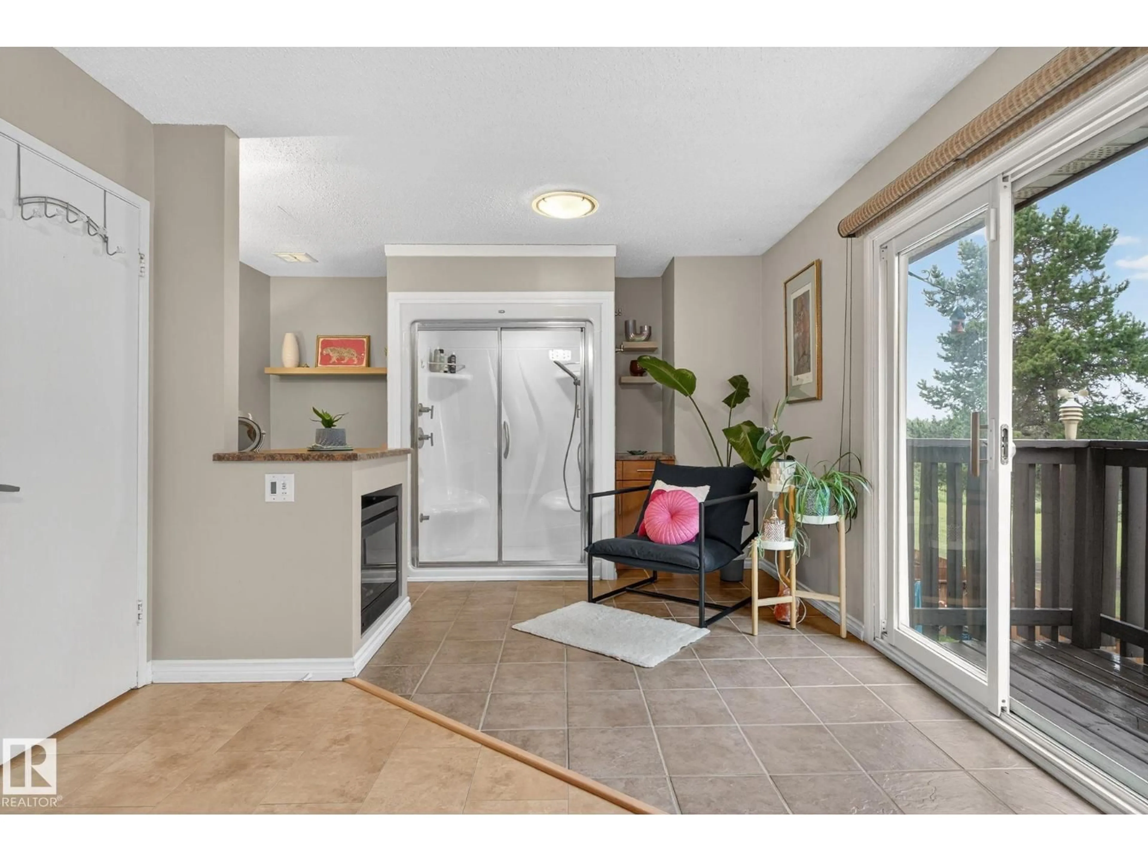Indoor entryway for 2989 130 AV, Edmonton Alberta T5A3M1