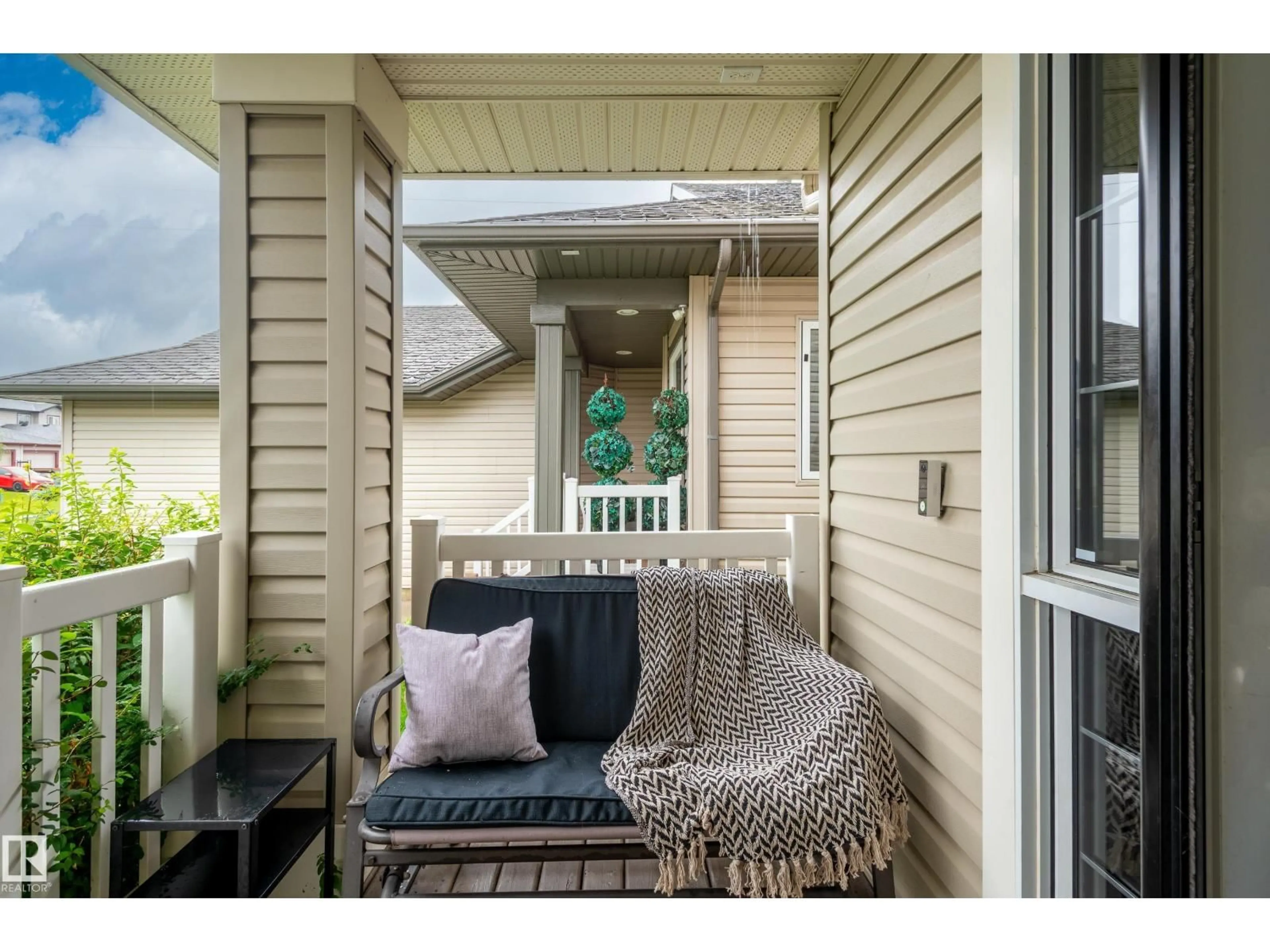 Indoor entryway for 37 GRAYRIDGE CR, Stony Plain Alberta T7Z2Z3