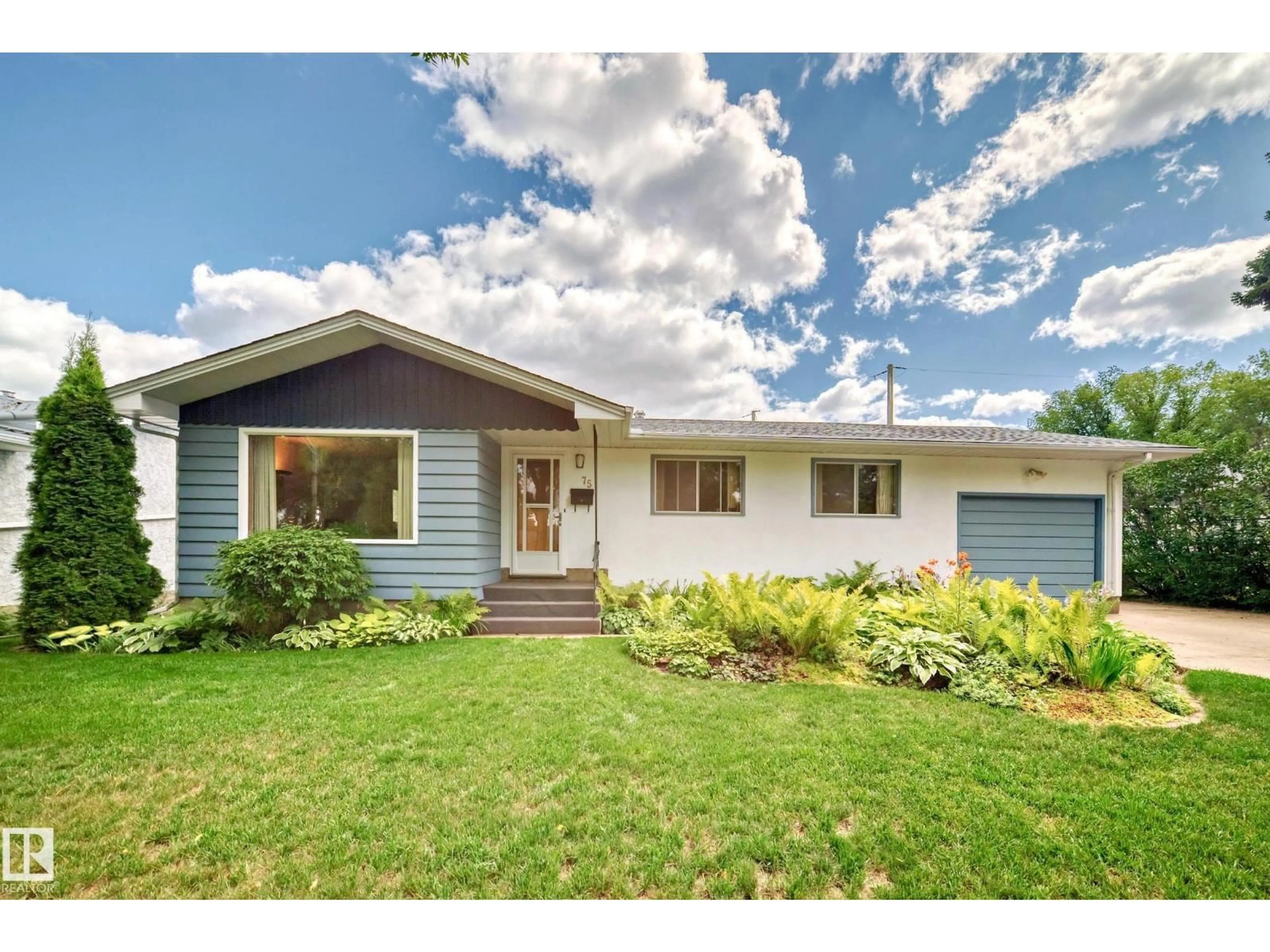 Home with vinyl exterior material, street for 75 SUNSET BV, St. Albert Alberta T8N0P2