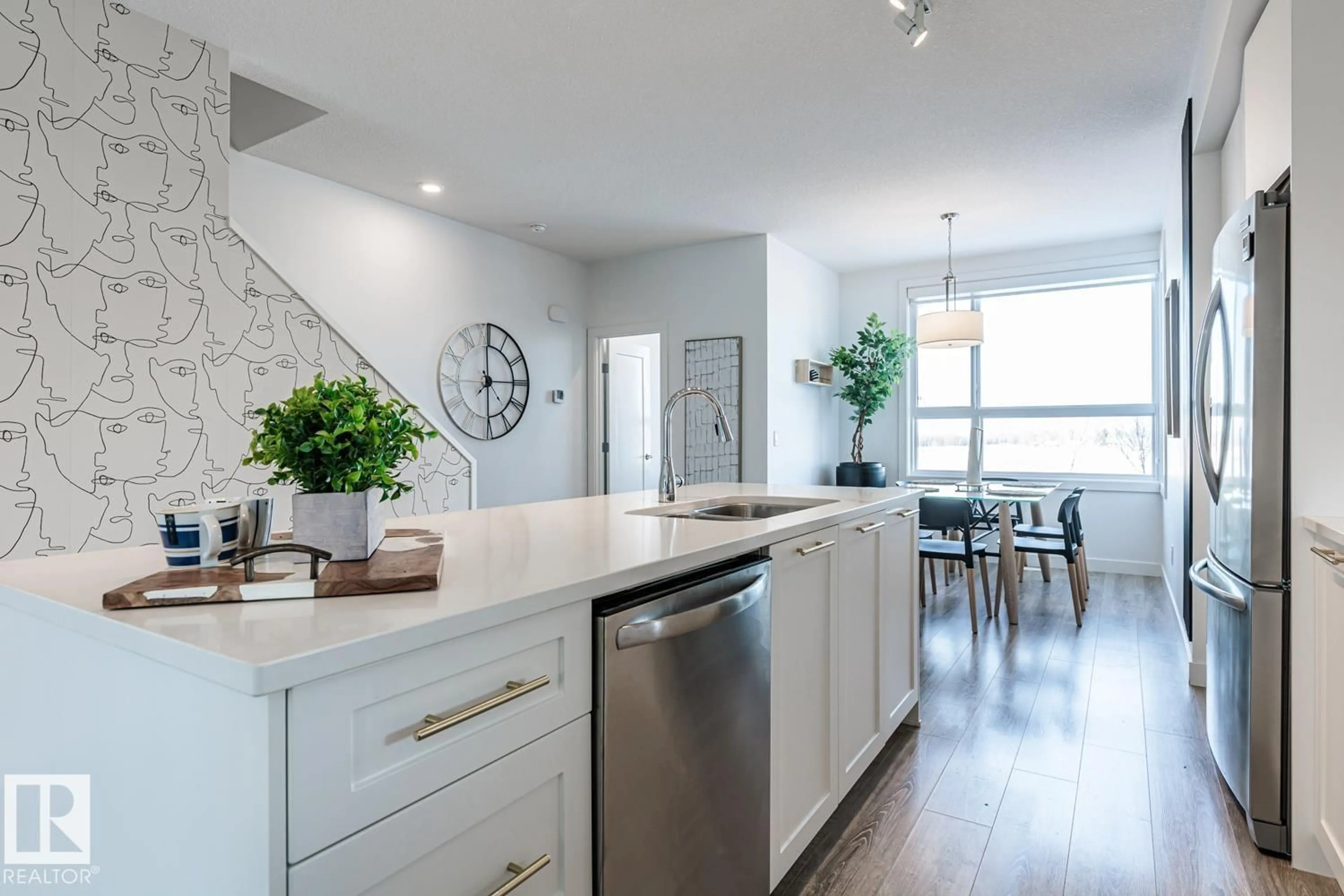 Contemporary kitchen, unknown for 10 - 100 JENSEN BV, St. Albert Alberta T8N7T9