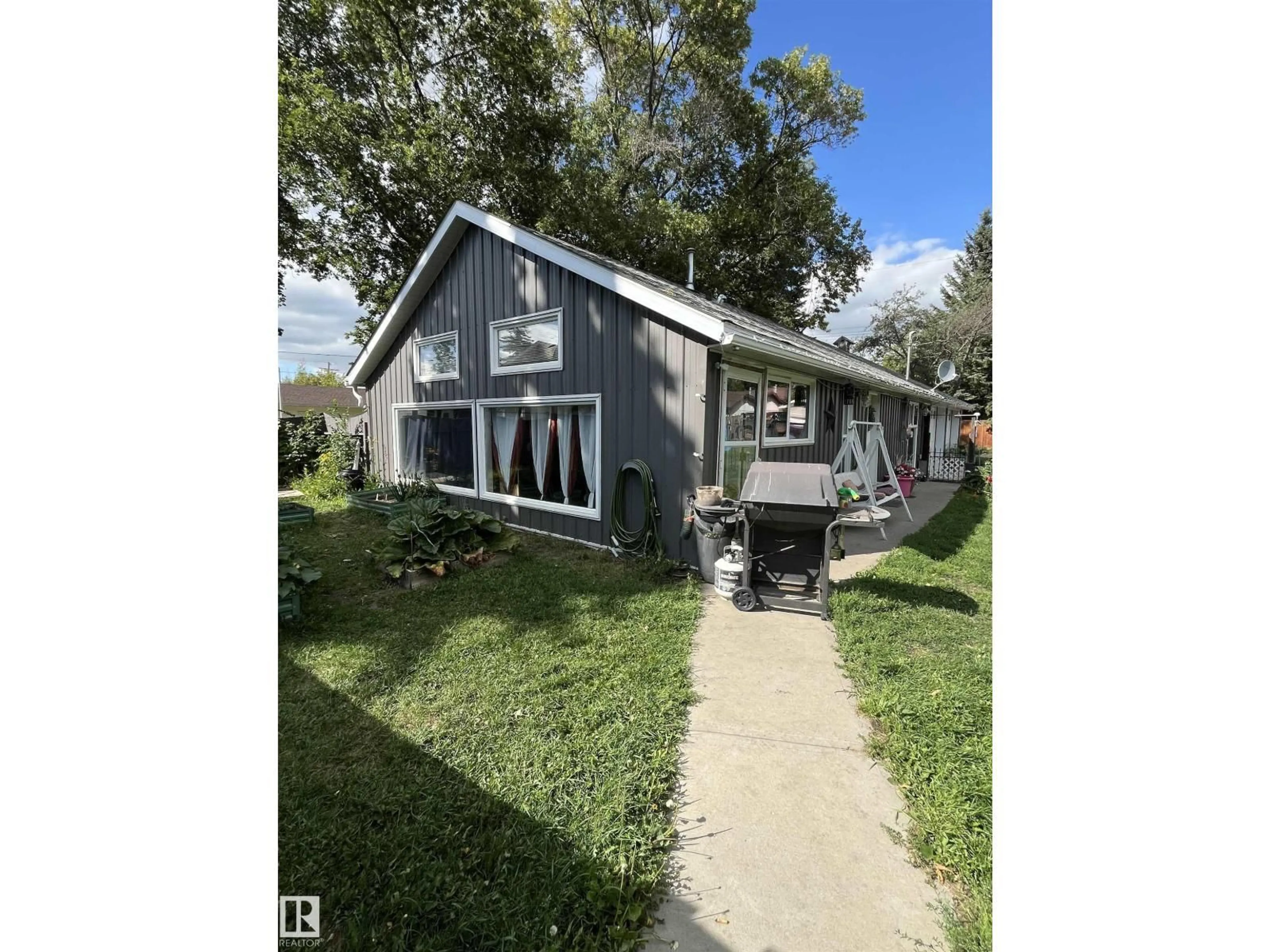 Home with vinyl exterior material, street for 5212 52 AV, Viking Alberta T0B4N0