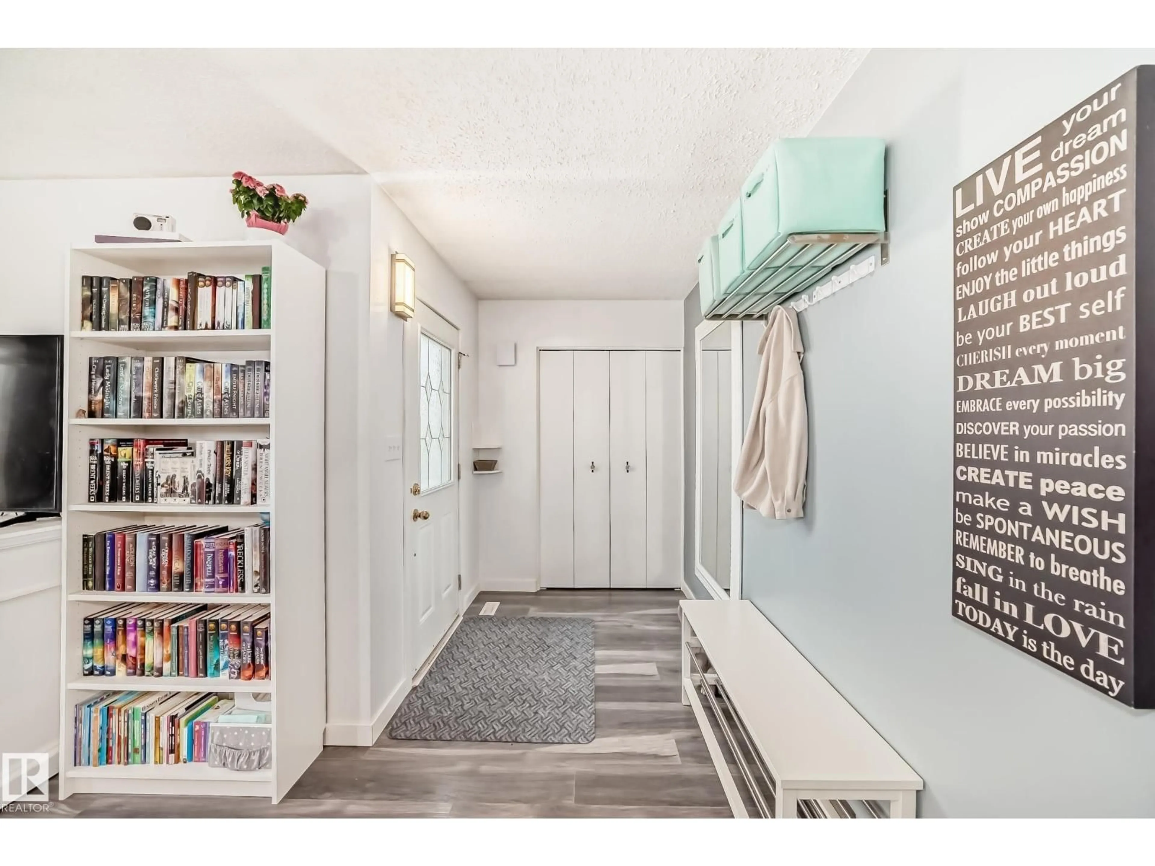 Indoor entryway for NW - 1012 55 ST, Edmonton Alberta T6L1Y7