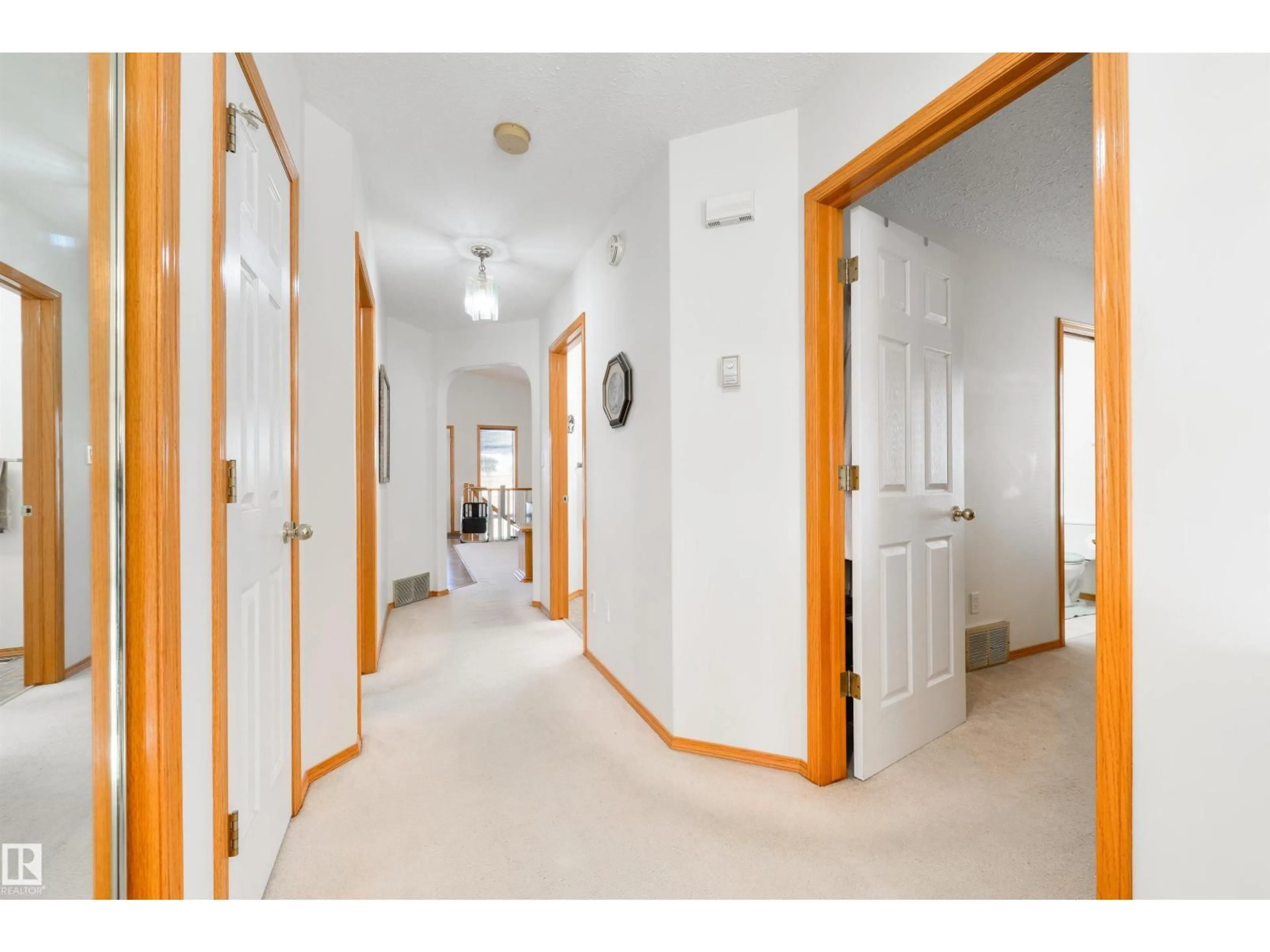 Indoor foyer for 610 BEVINGTON PL, Edmonton Alberta T5T6G5