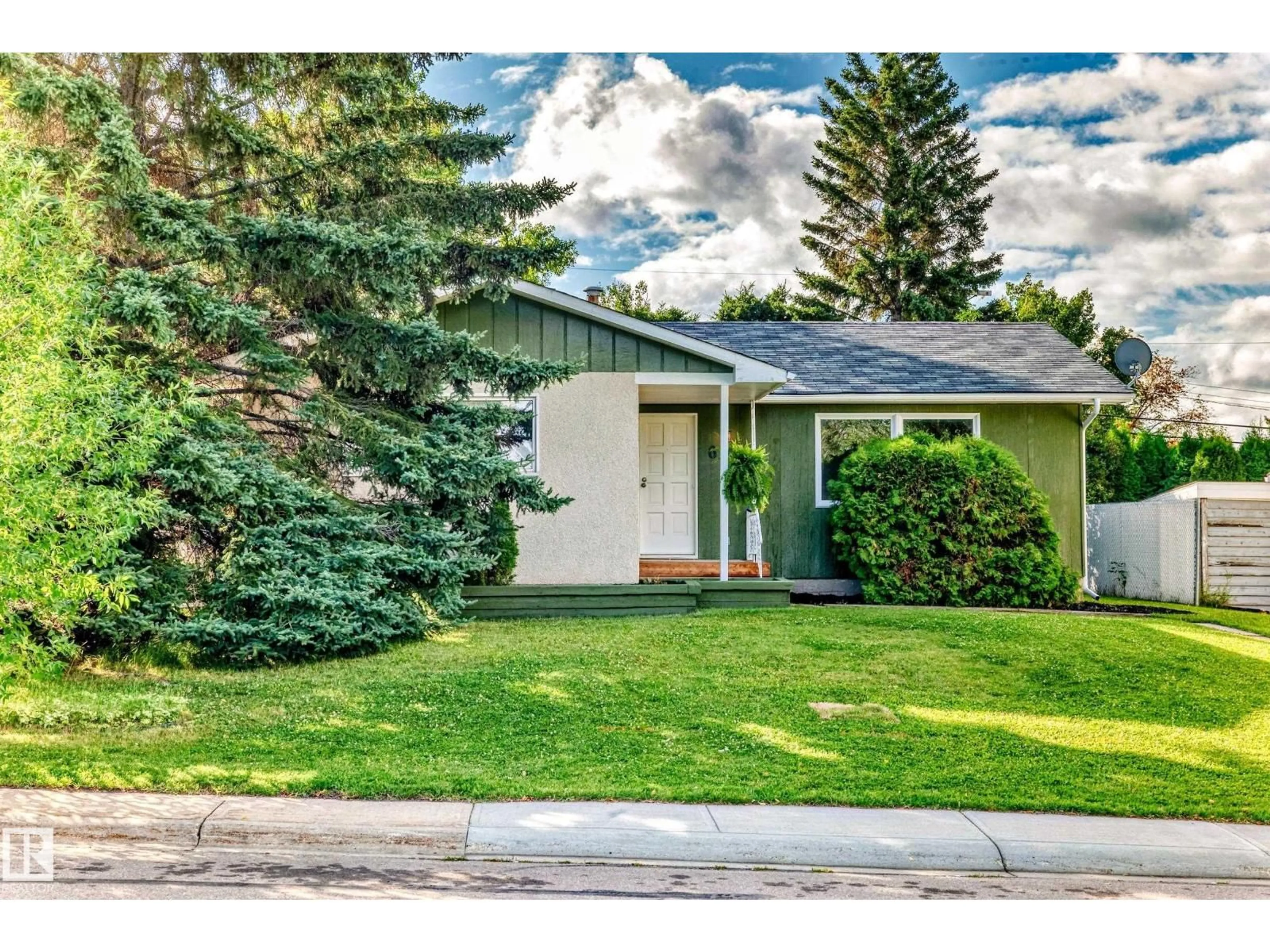 Home with vinyl exterior material, street for 694 COTTONWOOD AV, Sherwood Park Alberta T8A1Y7