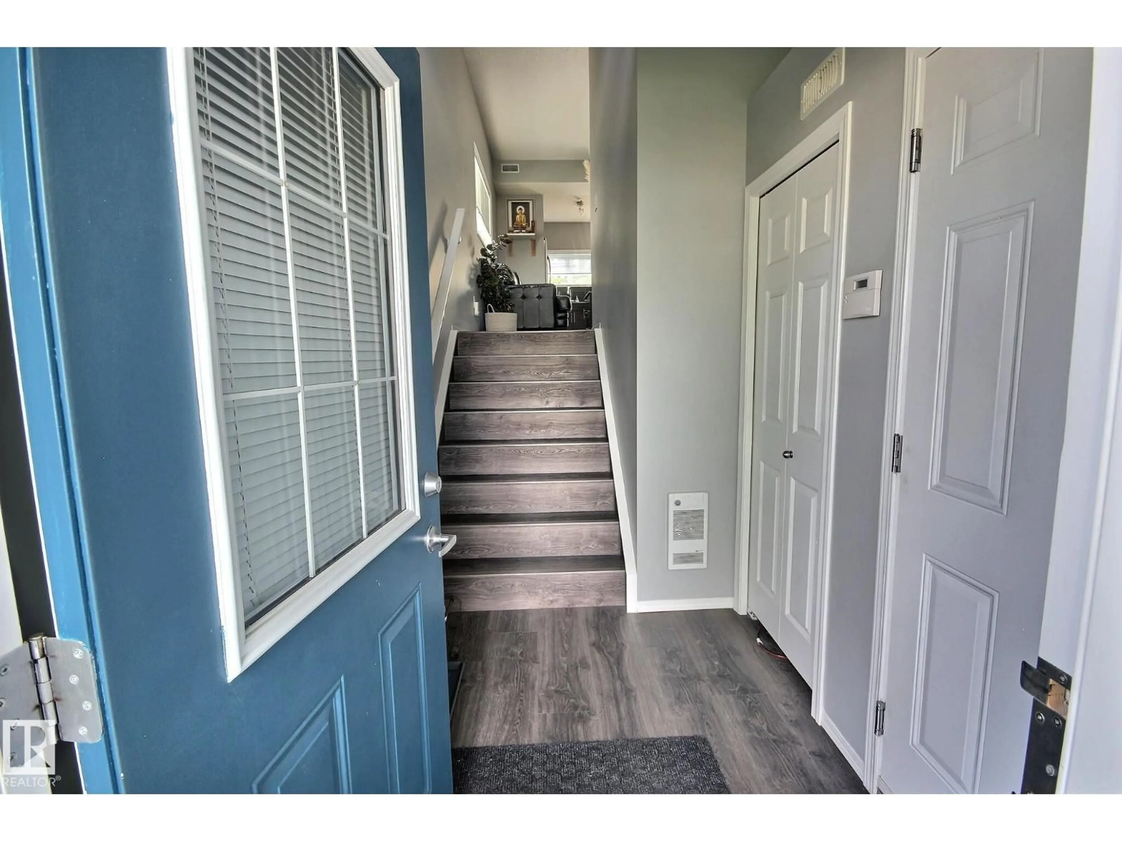 Indoor entryway for 16 6520 2 AV SW, Edmonton Alberta T6X1S4