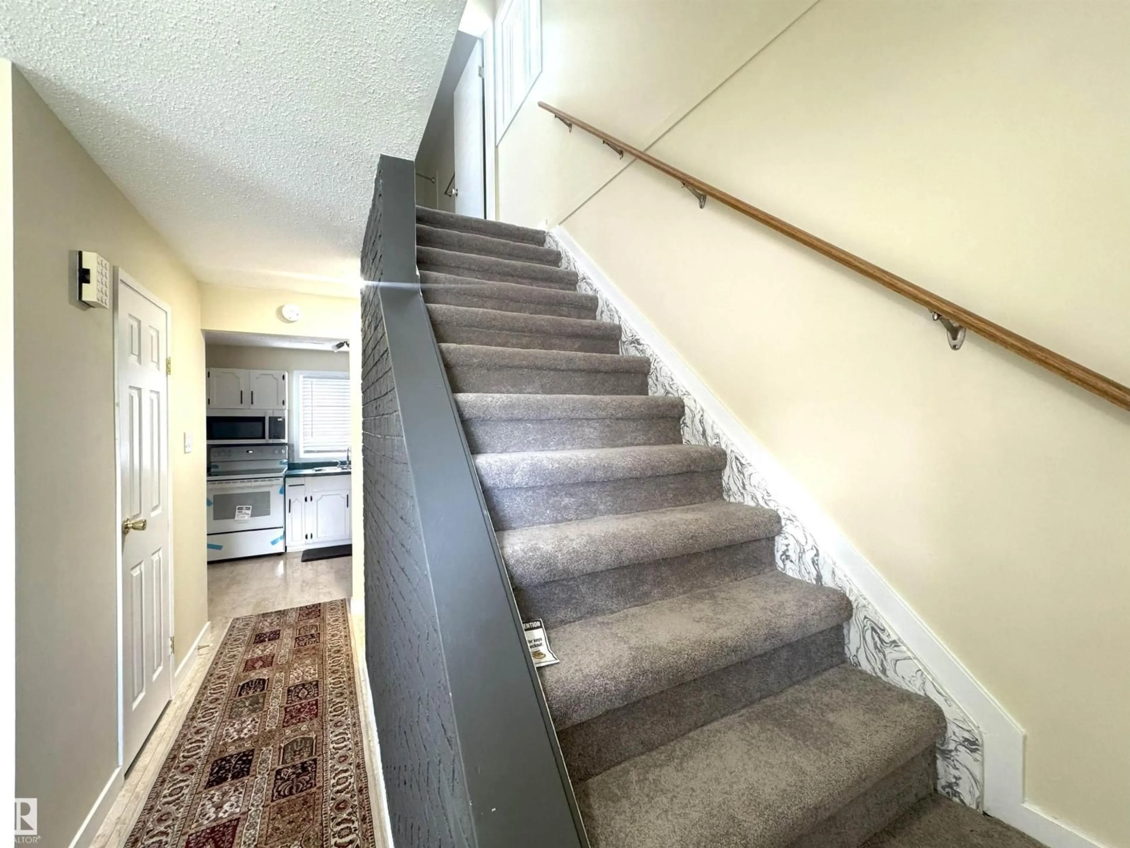 Stairs for 5342 MCLEOD RD, Edmonton Alberta T5A3N9