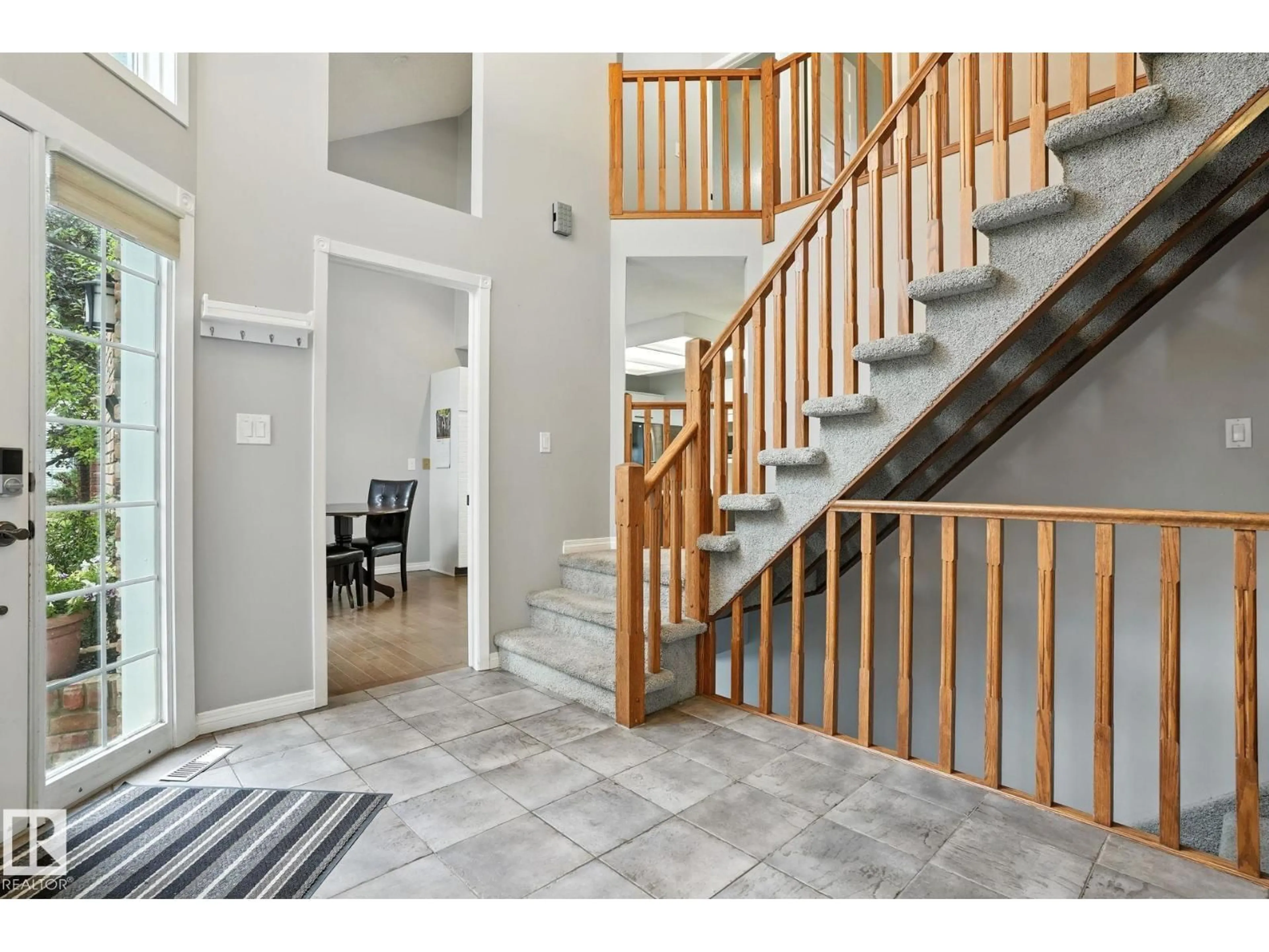Indoor entryway for 77 PRINCETON CR, St. Albert Alberta T8N4T4