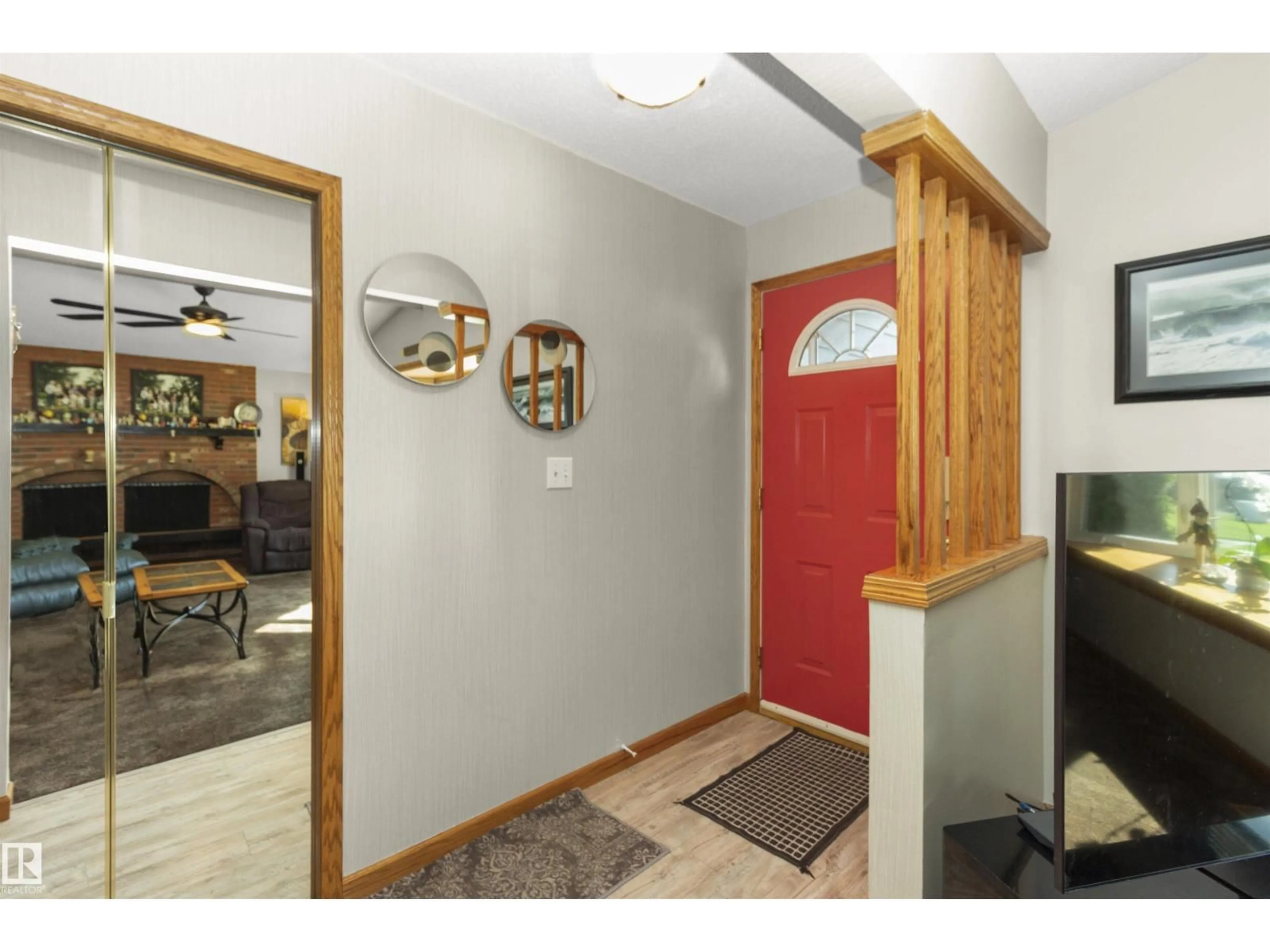 Indoor entryway for 6928 13 AV, Edmonton Alberta T6K3P7