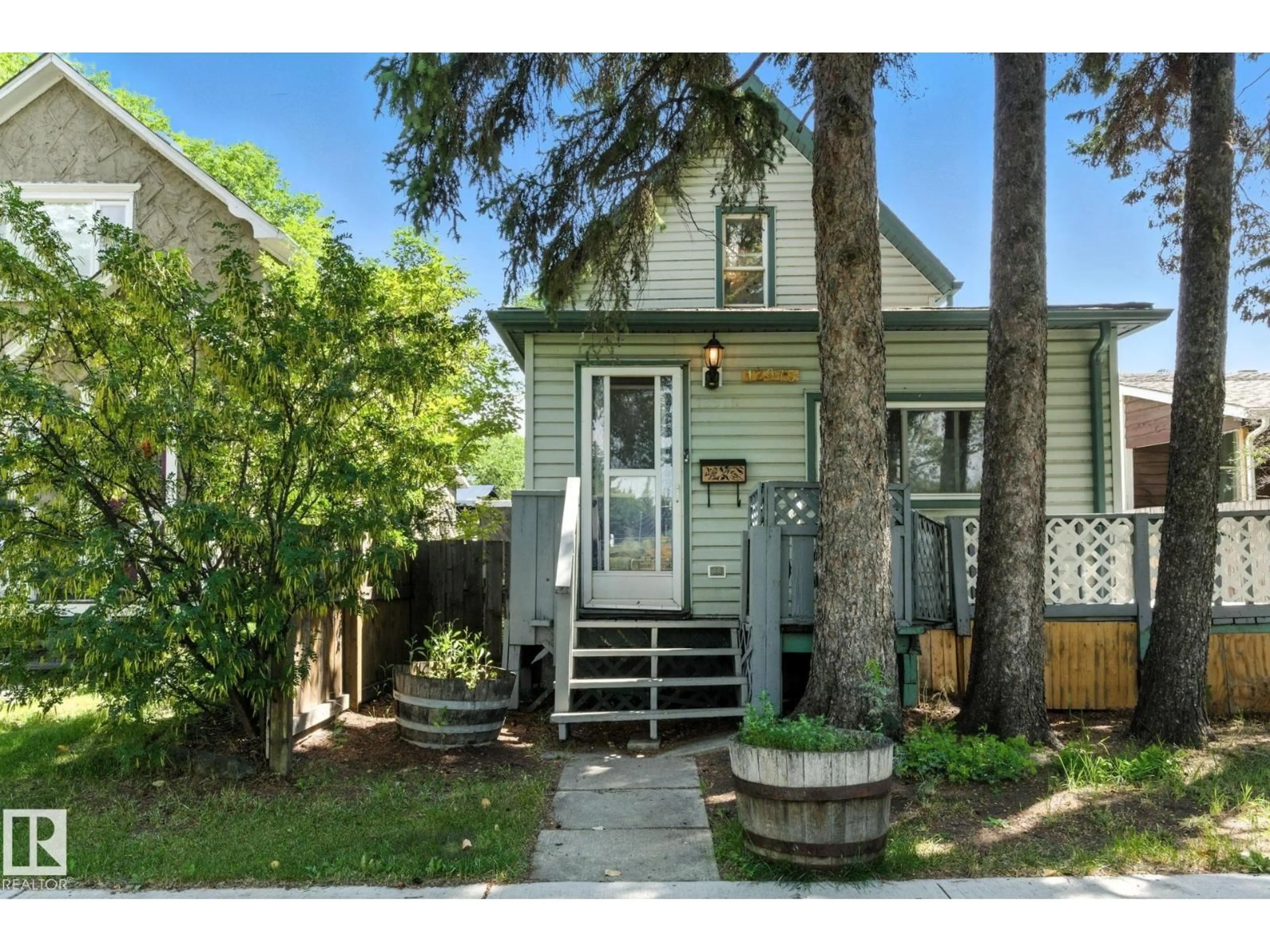 Home with vinyl exterior material, street for NW - 12975 118 ST, Edmonton Alberta T5E5L1