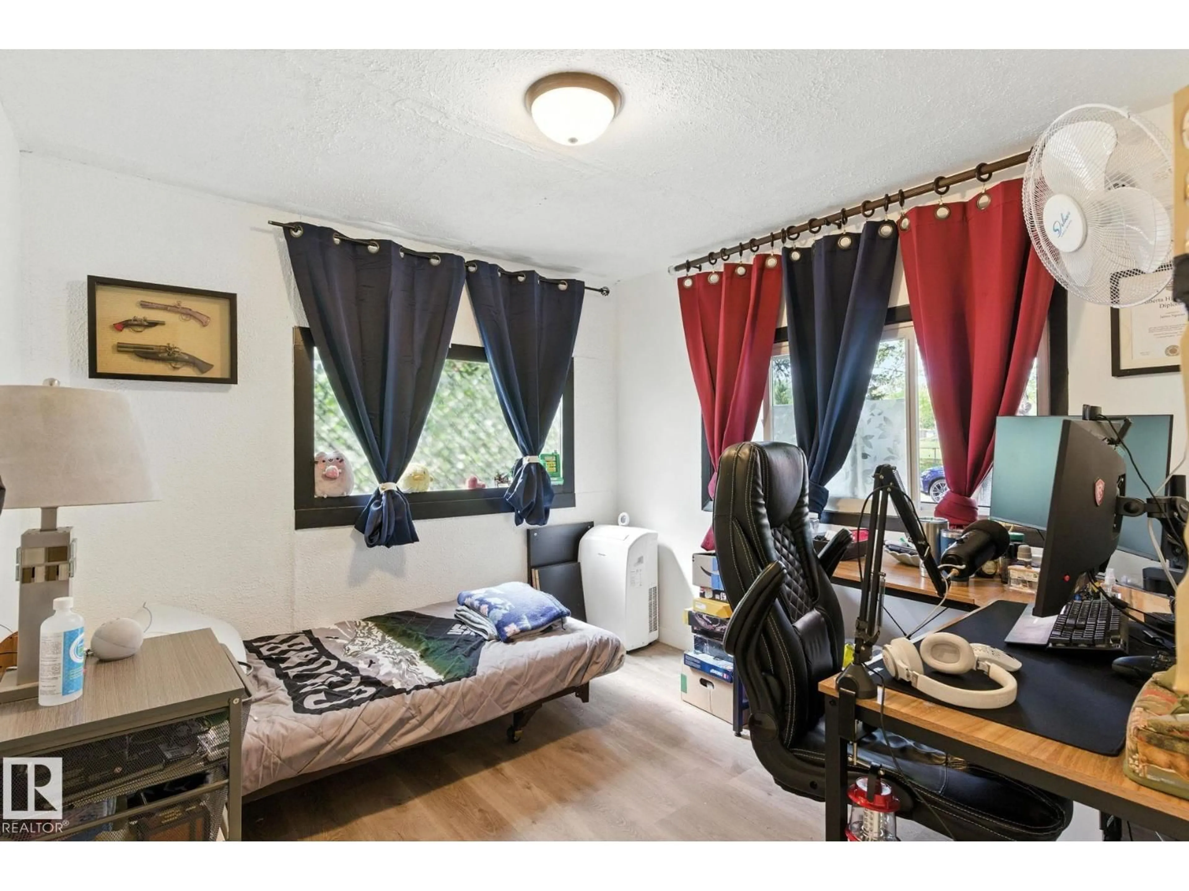 A pic of a room for NW - 12975 118 ST, Edmonton Alberta T5E5L1