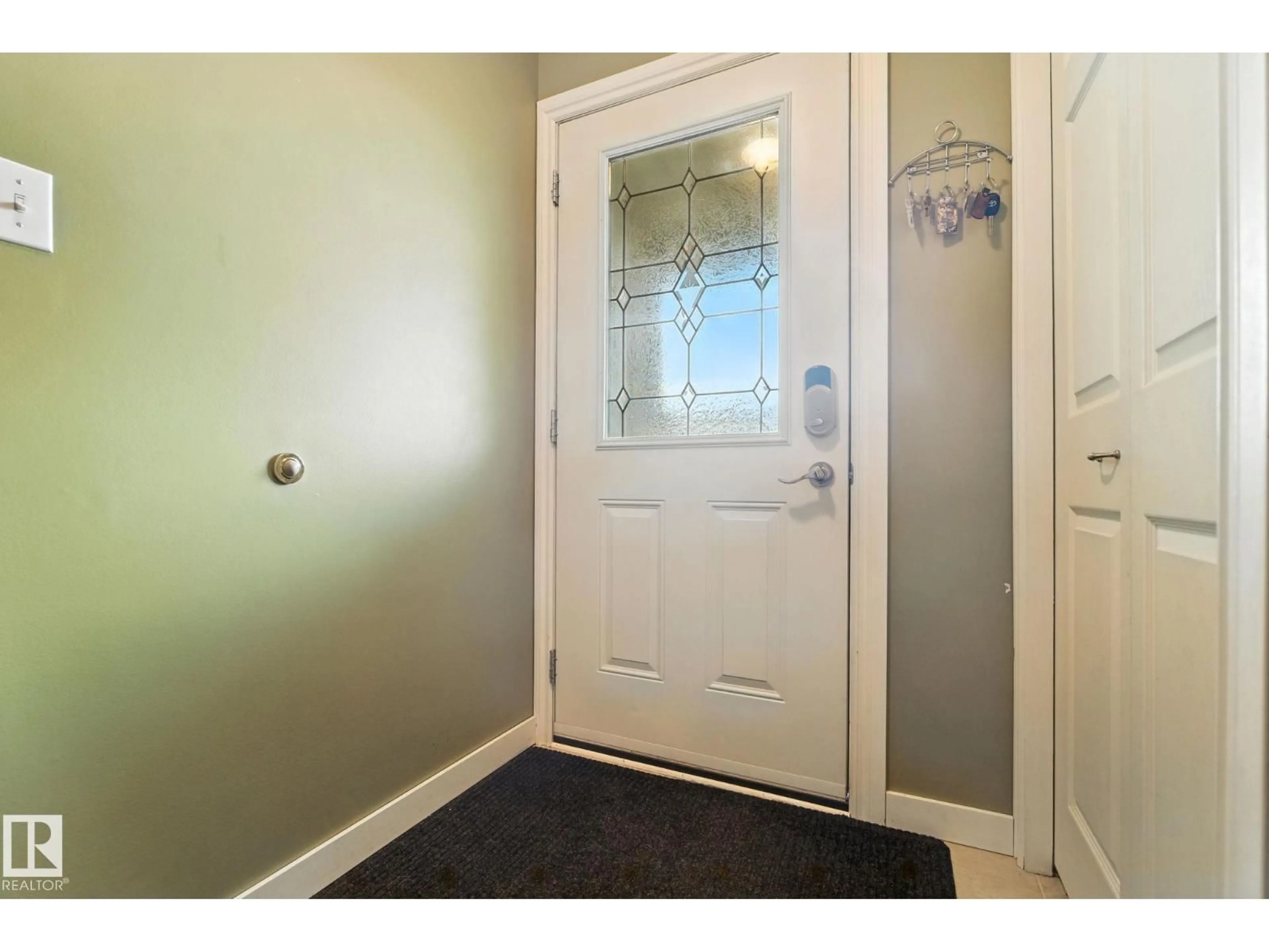 Indoor entryway for 93 WELLINGTON CR, Spruce Grove Alberta T7X1J9