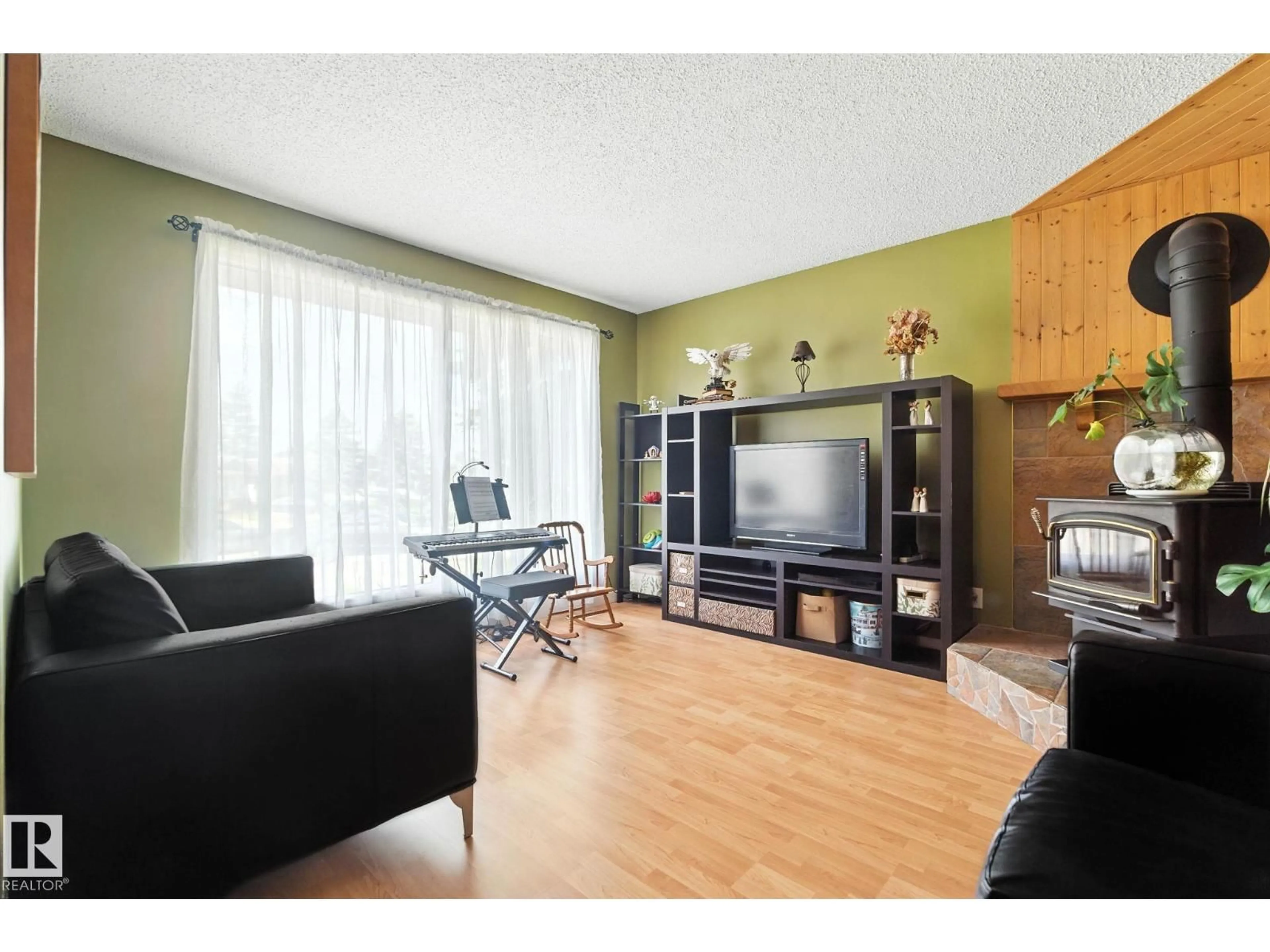 Living room with furniture, wood/laminate floor for 93 WELLINGTON CR, Spruce Grove Alberta T7X1J9