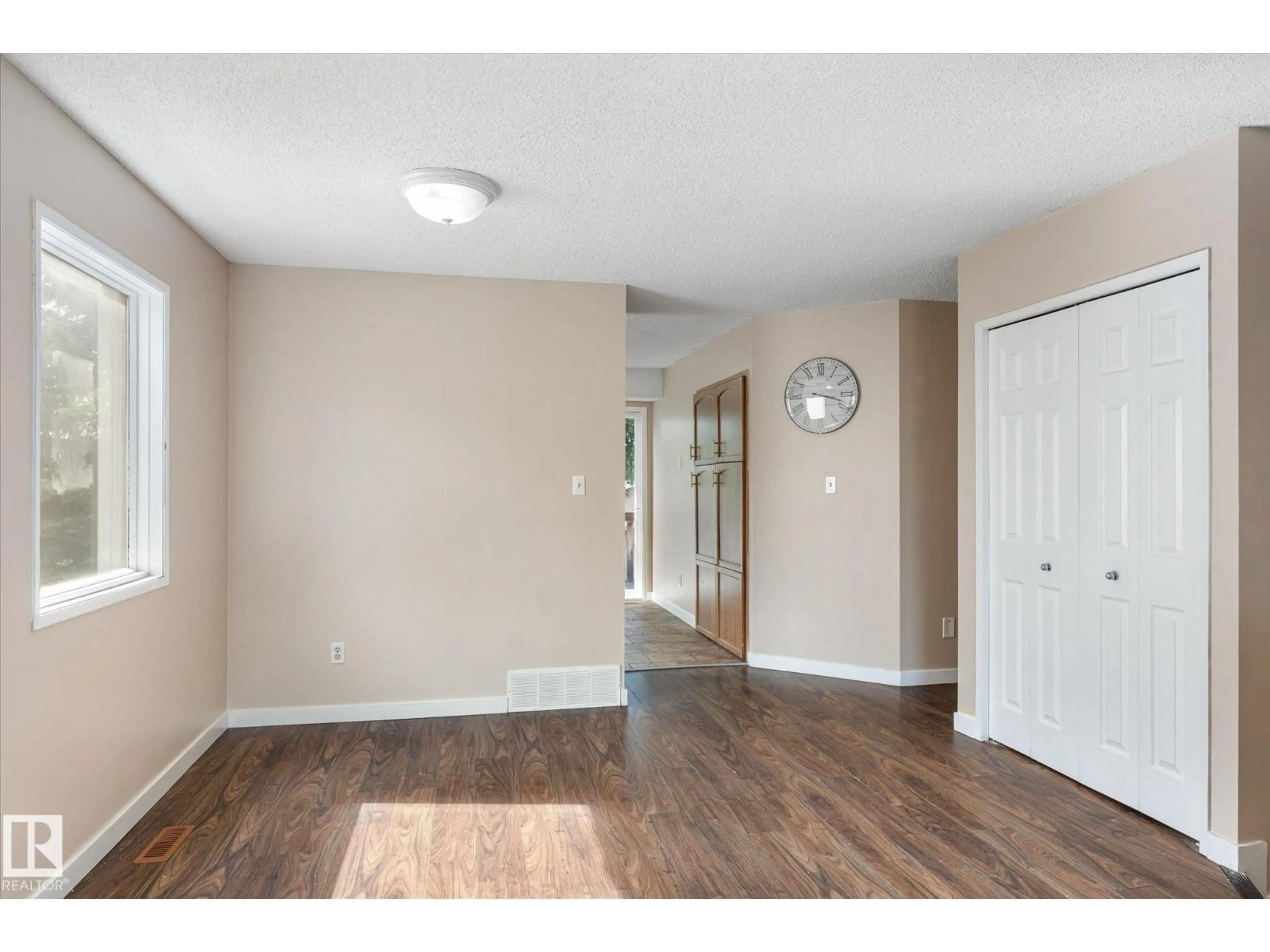Unknown for 7420 187 ST, Edmonton Alberta T5T5W4