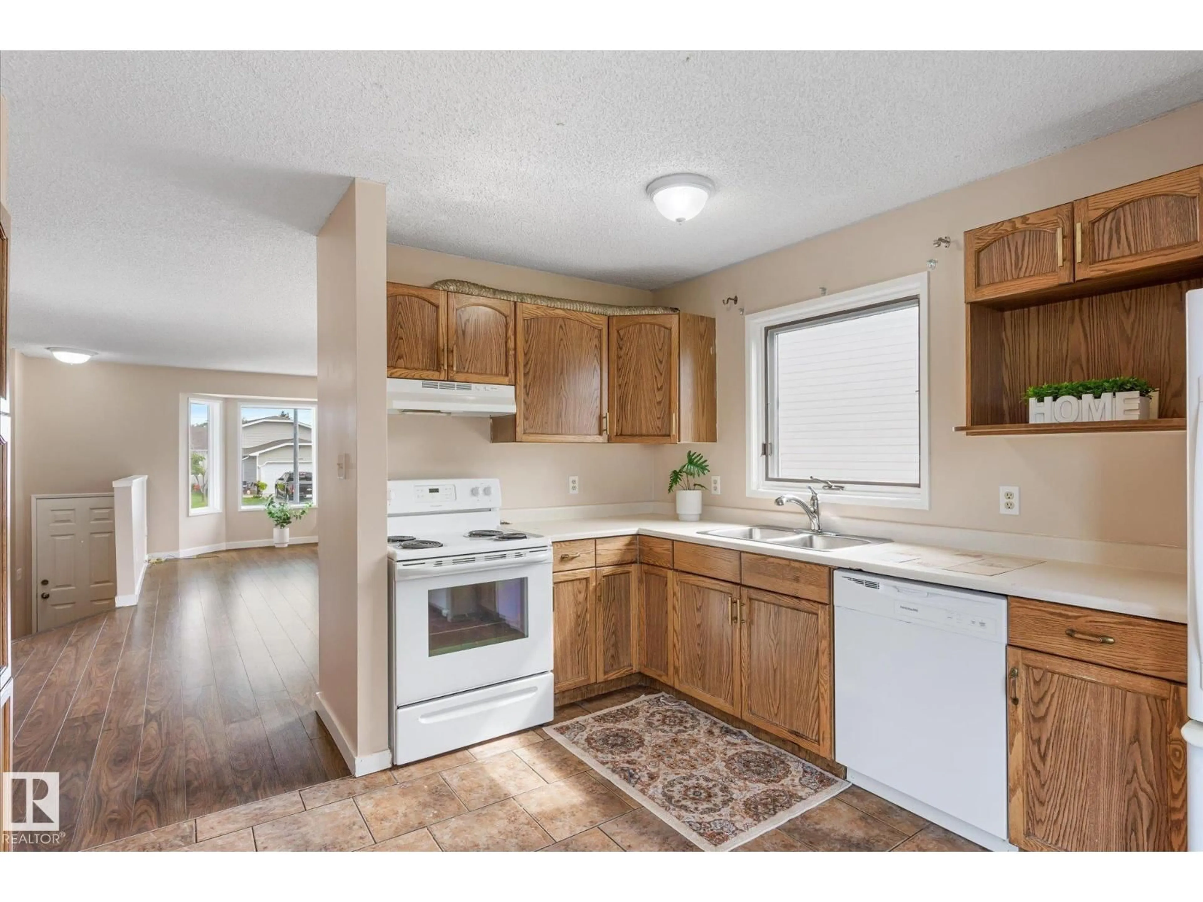 Standard kitchen, unknown for 7420 187 ST, Edmonton Alberta T5T5W4